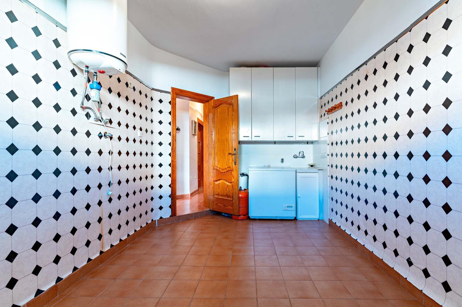 ¡CASA EN LA ZONA DEL CORTE INGLÉS Y CON GARAJE PARA DOS VEHICULOS!