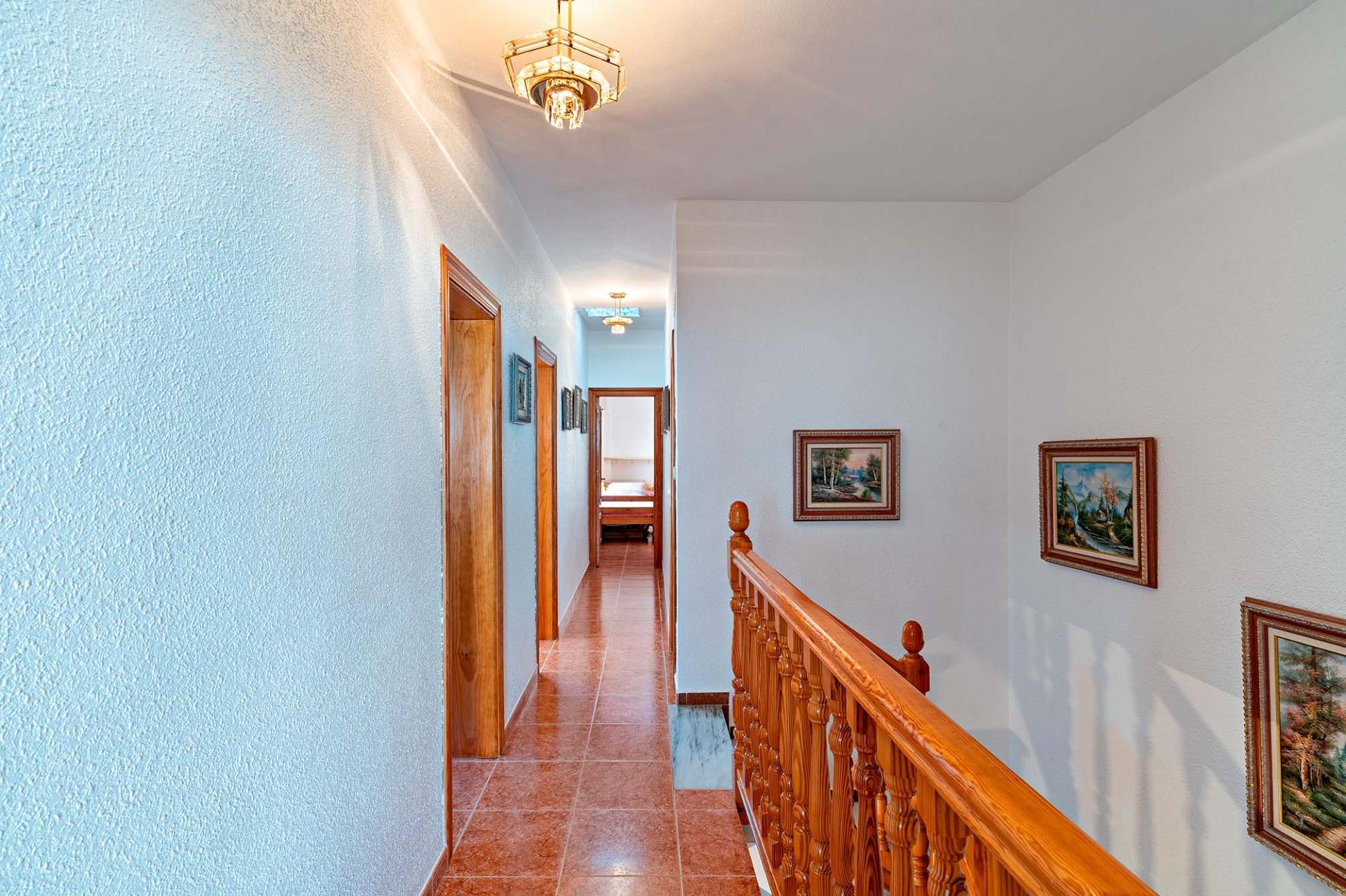 ¡CASA EN LA ZONA DEL CORTE INGLÉS Y CON GARAJE PARA DOS VEHICULOS!