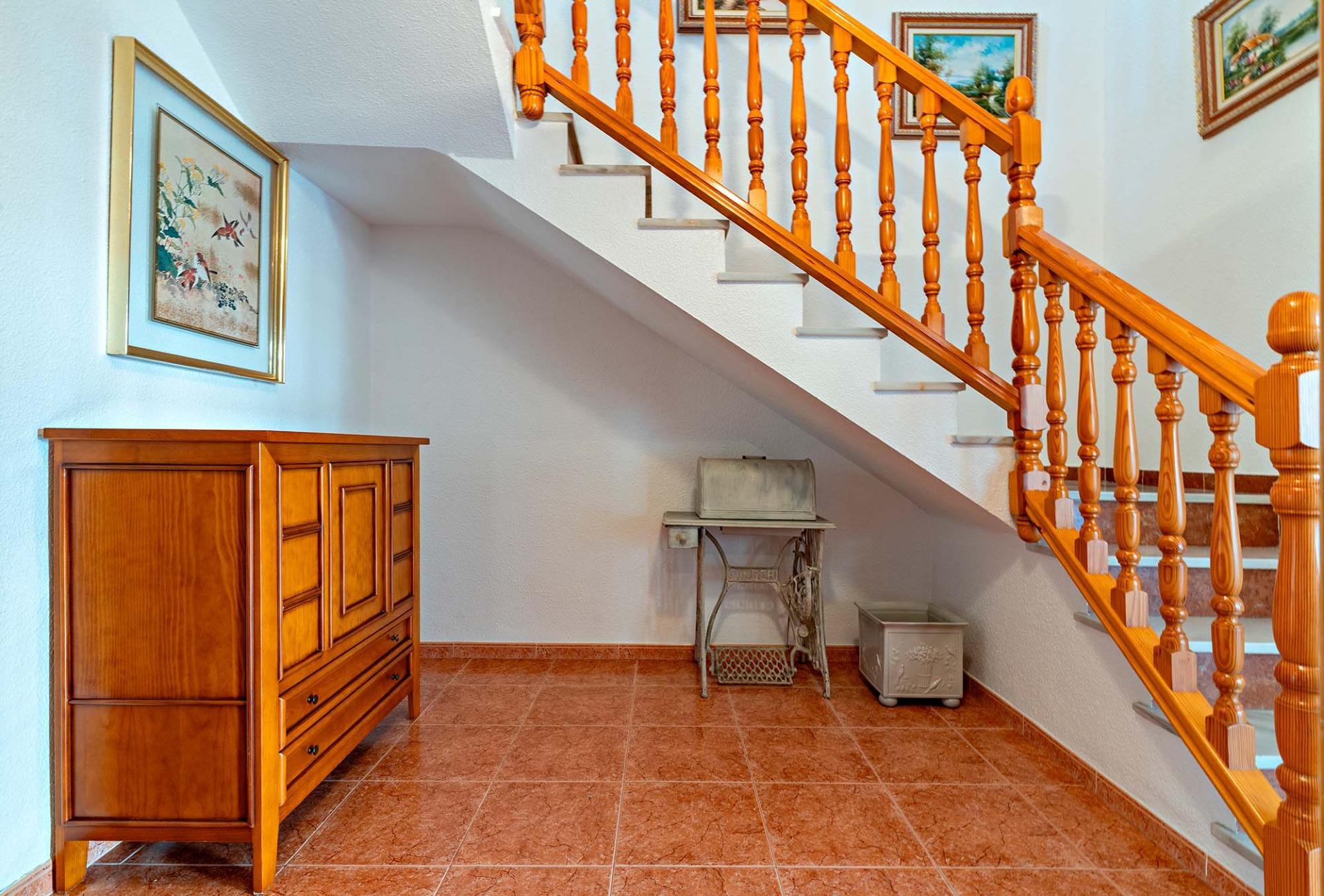 ¡CASA EN LA ZONA DEL CORTE INGLÉS Y CON GARAJE PARA DOS VEHICULOS!