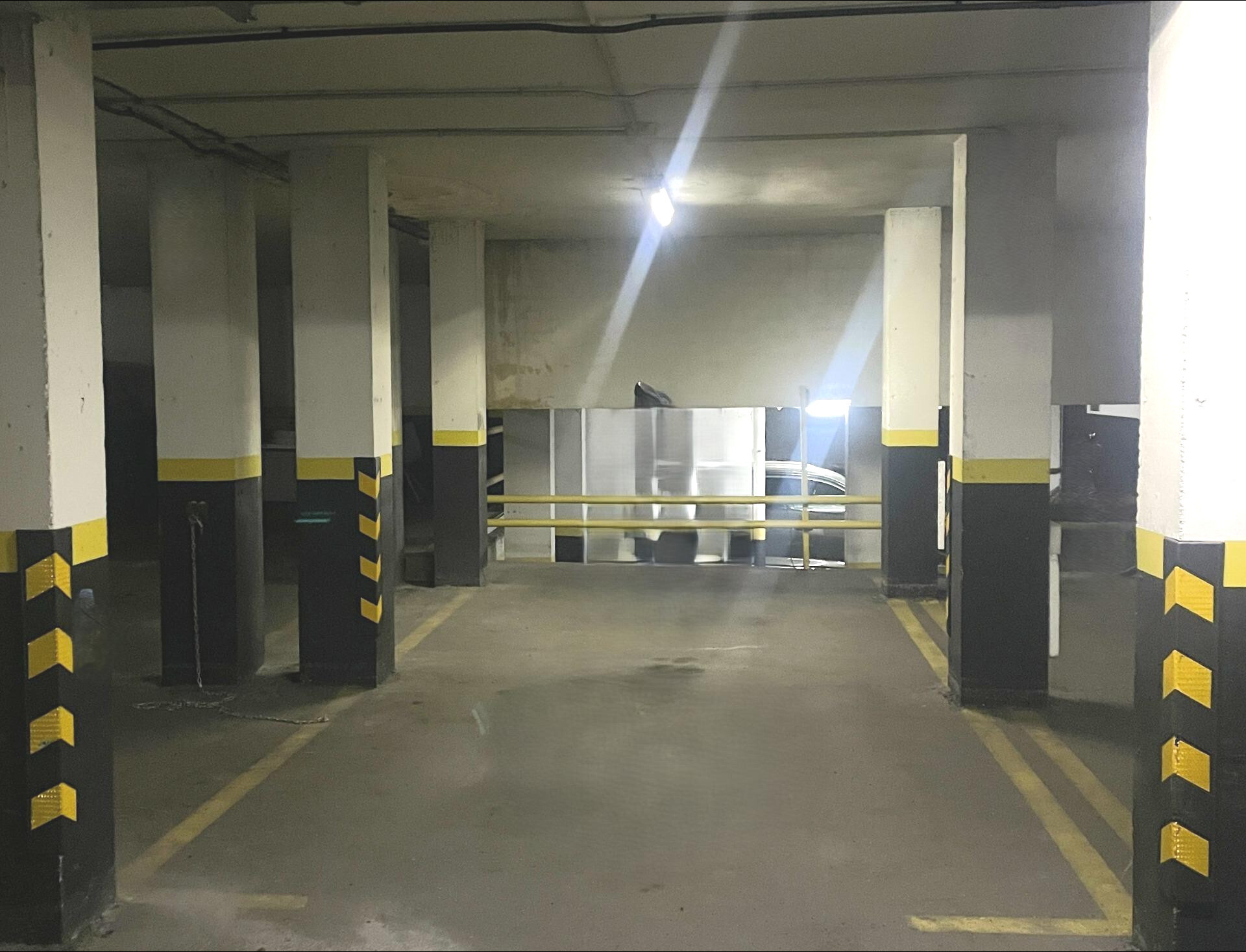 Plaza de garaje amplia en urbanización privada ? Avenida Europa