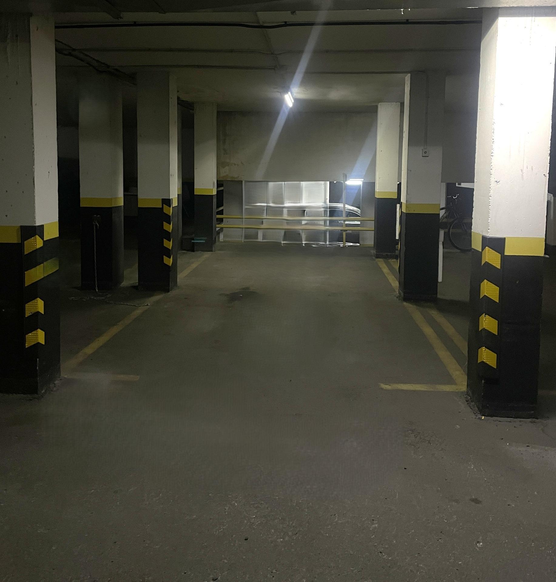 Plaza de garaje amplia en urbanización privada ? Avenida Europa