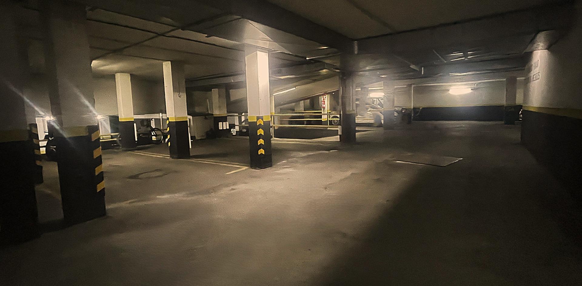 Plaza de garaje amplia en urbanización privada ? Avenida Europa