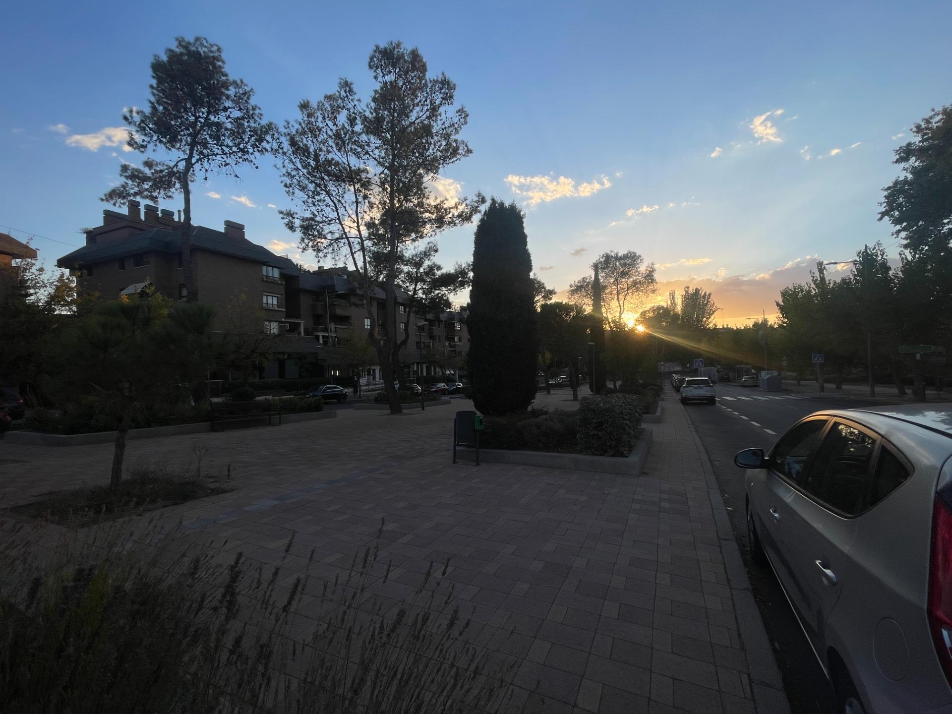 Plaza de garaje amplia en urbanización privada ? Avenida Europa