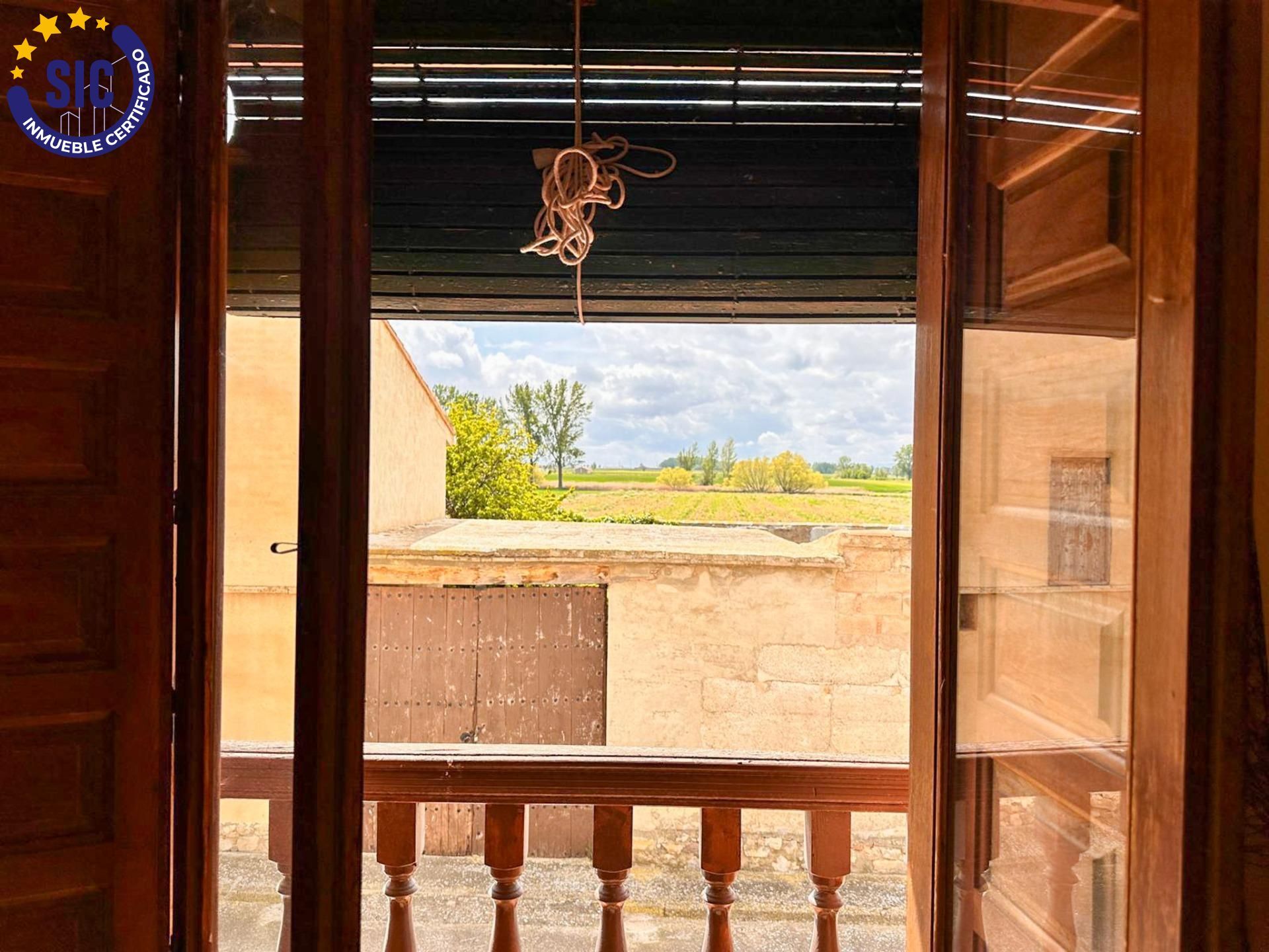 Encanto rústico con alma: acogedora casa reformada lista para entrar a vivir.