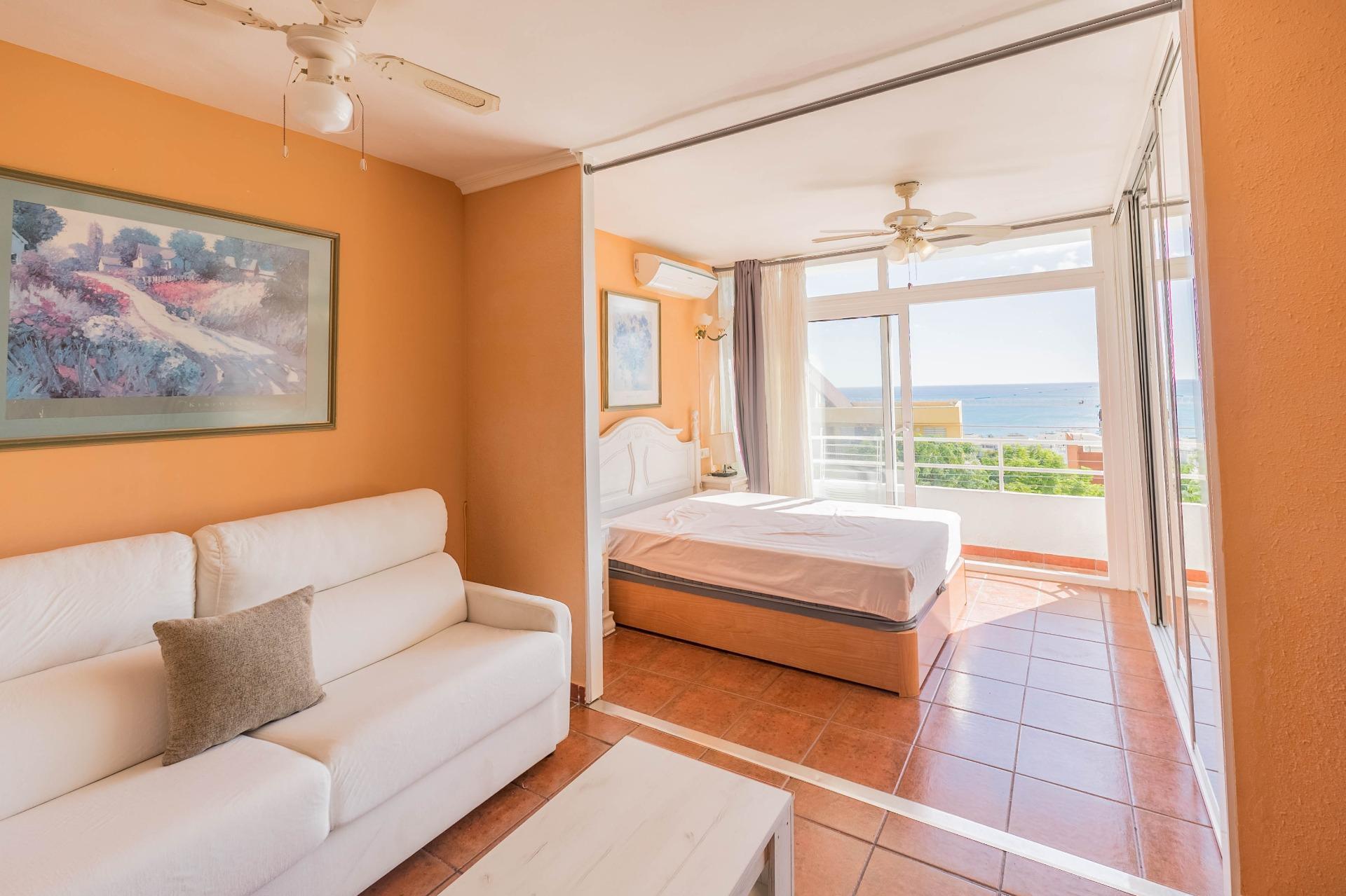 Estudio con Piscina a Solo 850 Metros del Mar