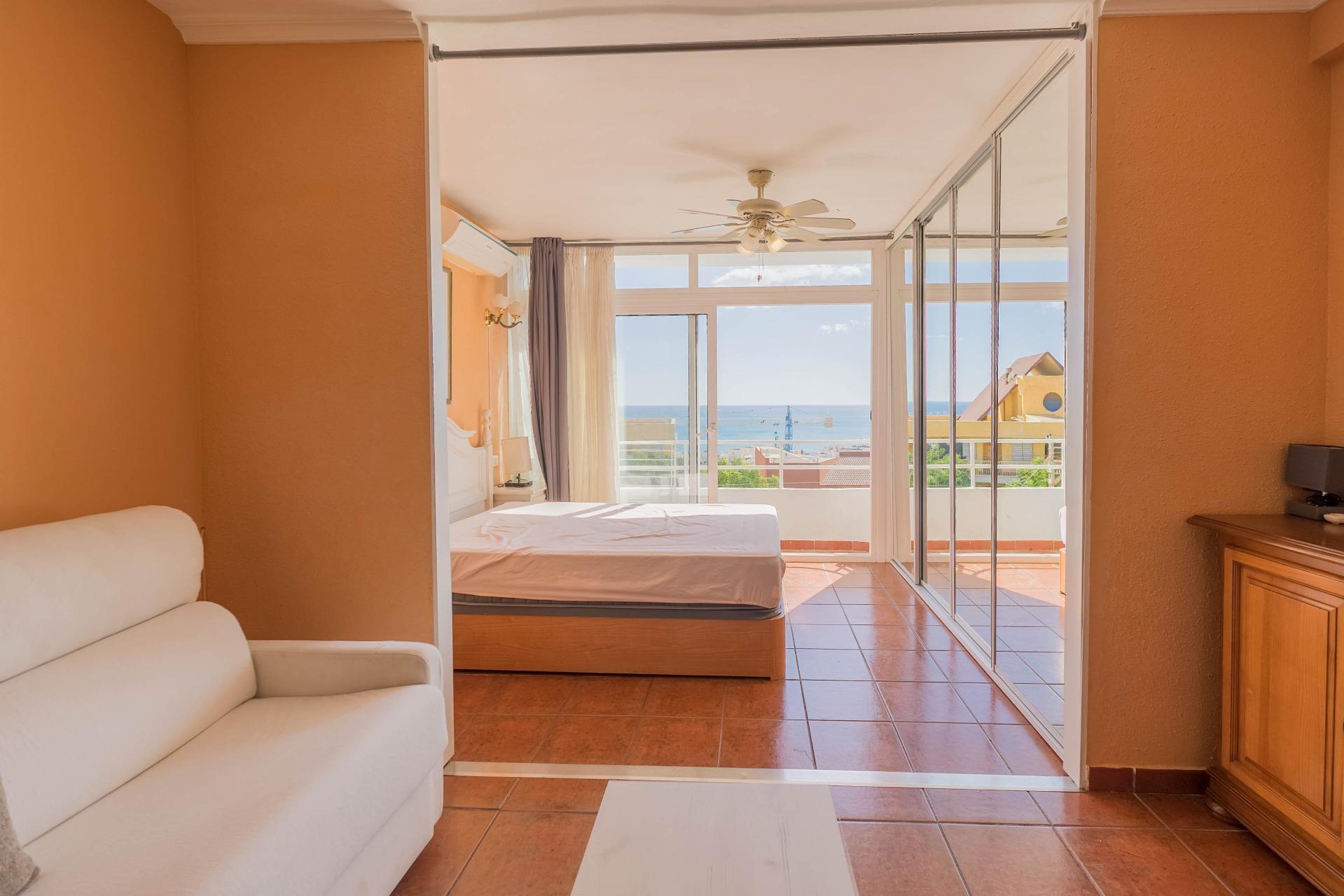 Estudio con Piscina a Solo 850 Metros del Mar