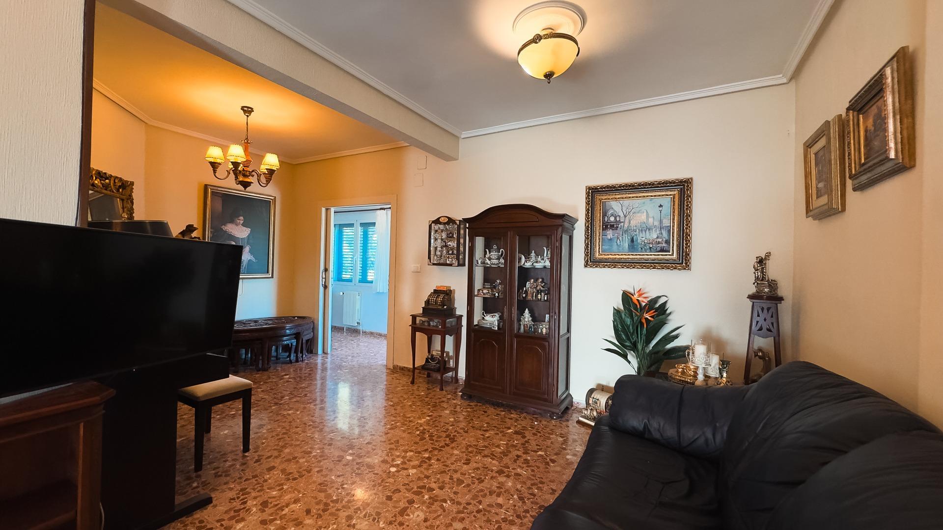 Chalet Espacioso en San Vicente del Raspeig - Oportunidad Única