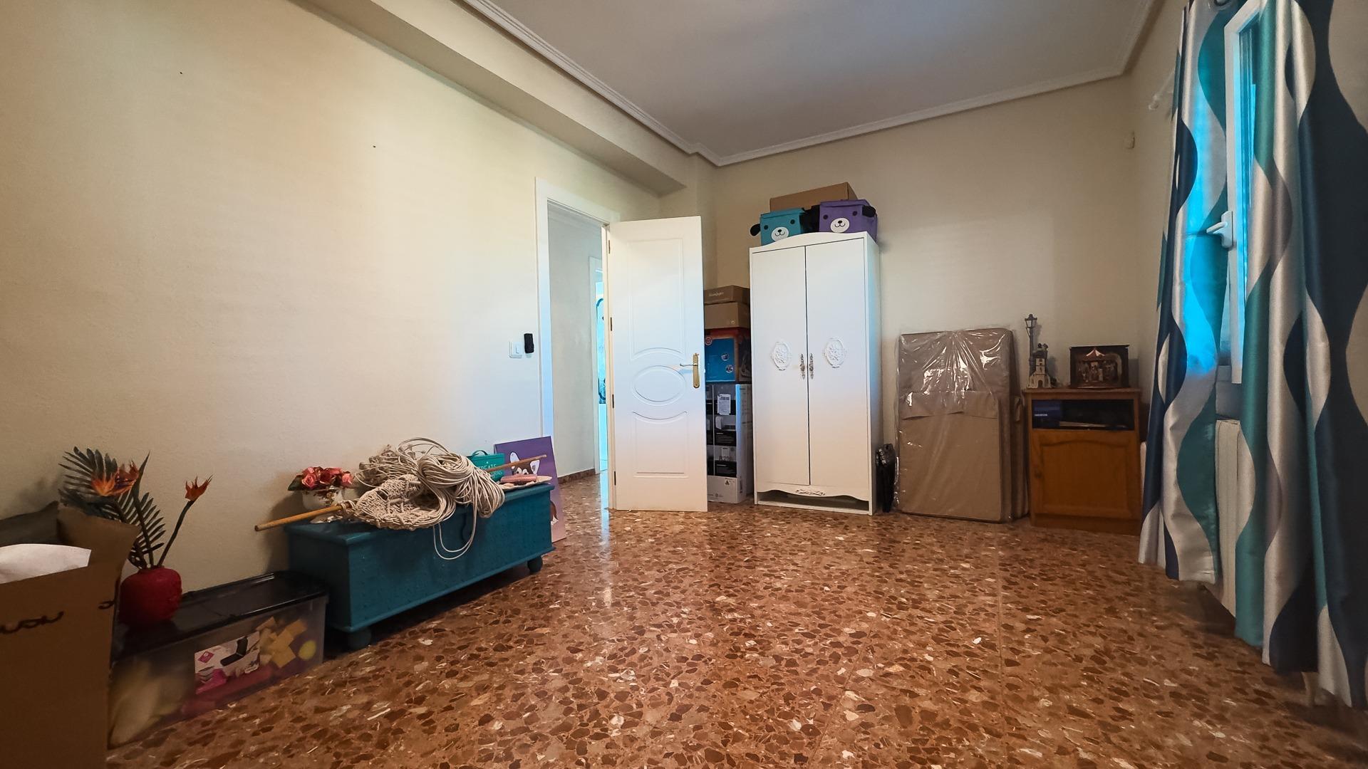 Chalet Espacioso en San Vicente del Raspeig - Oportunidad Única