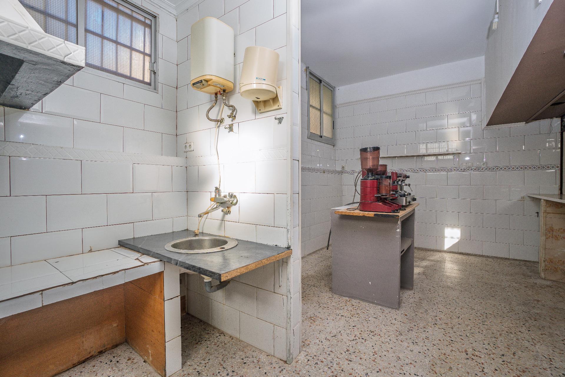 Oportunidad de Inversión en Local Comercial en Alto Garbinet, Alicante