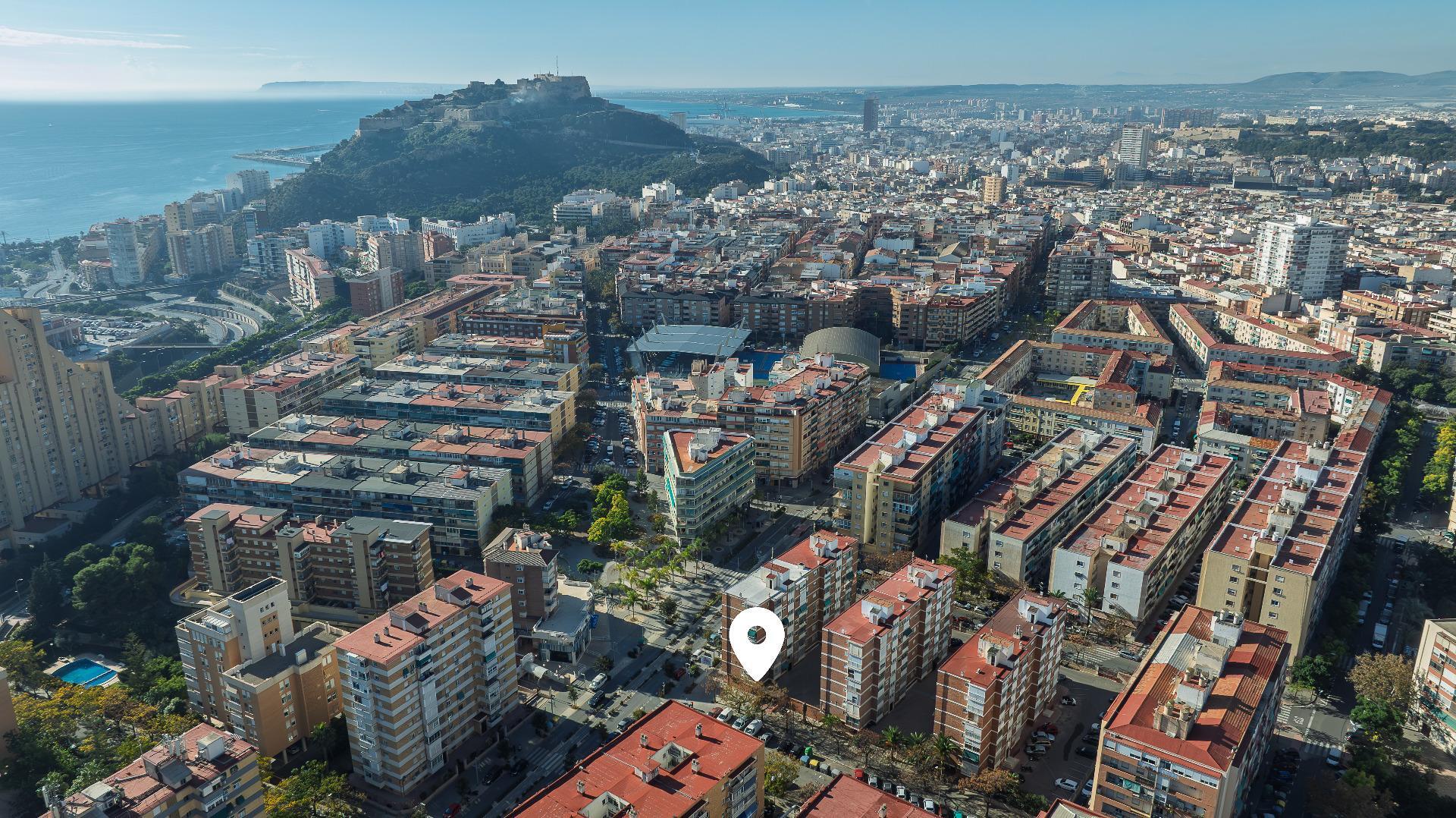 Oportunidad de Inversión en Local Comercial en Alto Garbinet, Alicante