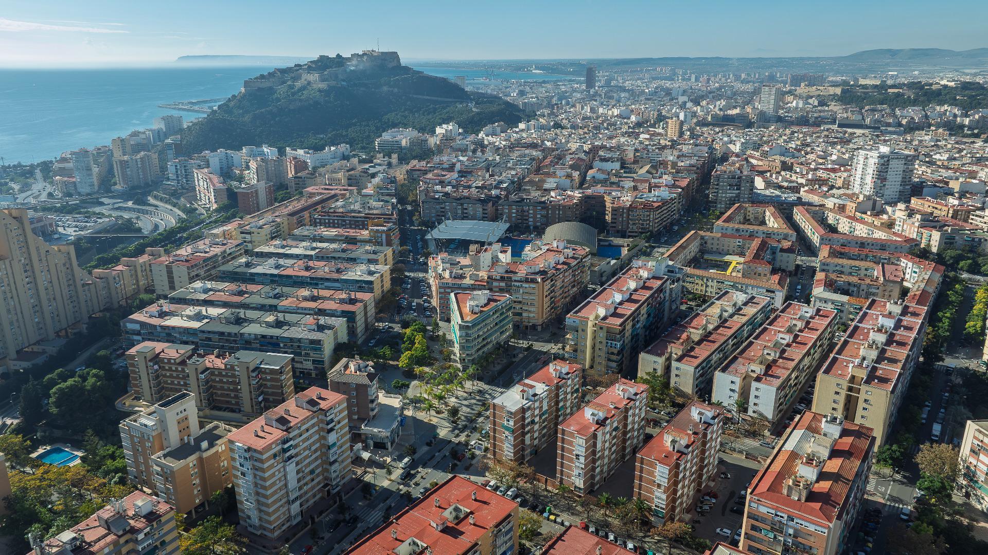 Oportunidad de Inversión en Local Comercial en Alto Garbinet, Alicante