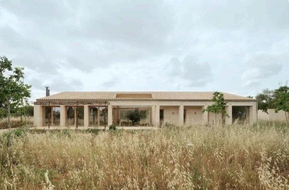 Terreno con Proyecto y Licencia de Obra frente a la Sierra Tramuntana en Selva.