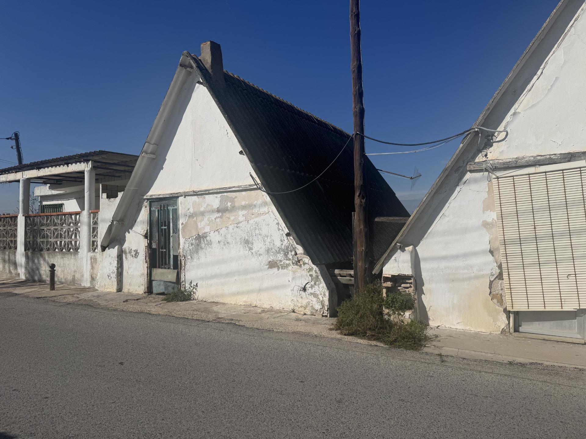 OPORTUNIDAD ÚNICA: VENTA DE DOS BARRACAS HISTÓRICAS EN LES PALMERETES, SUECA.