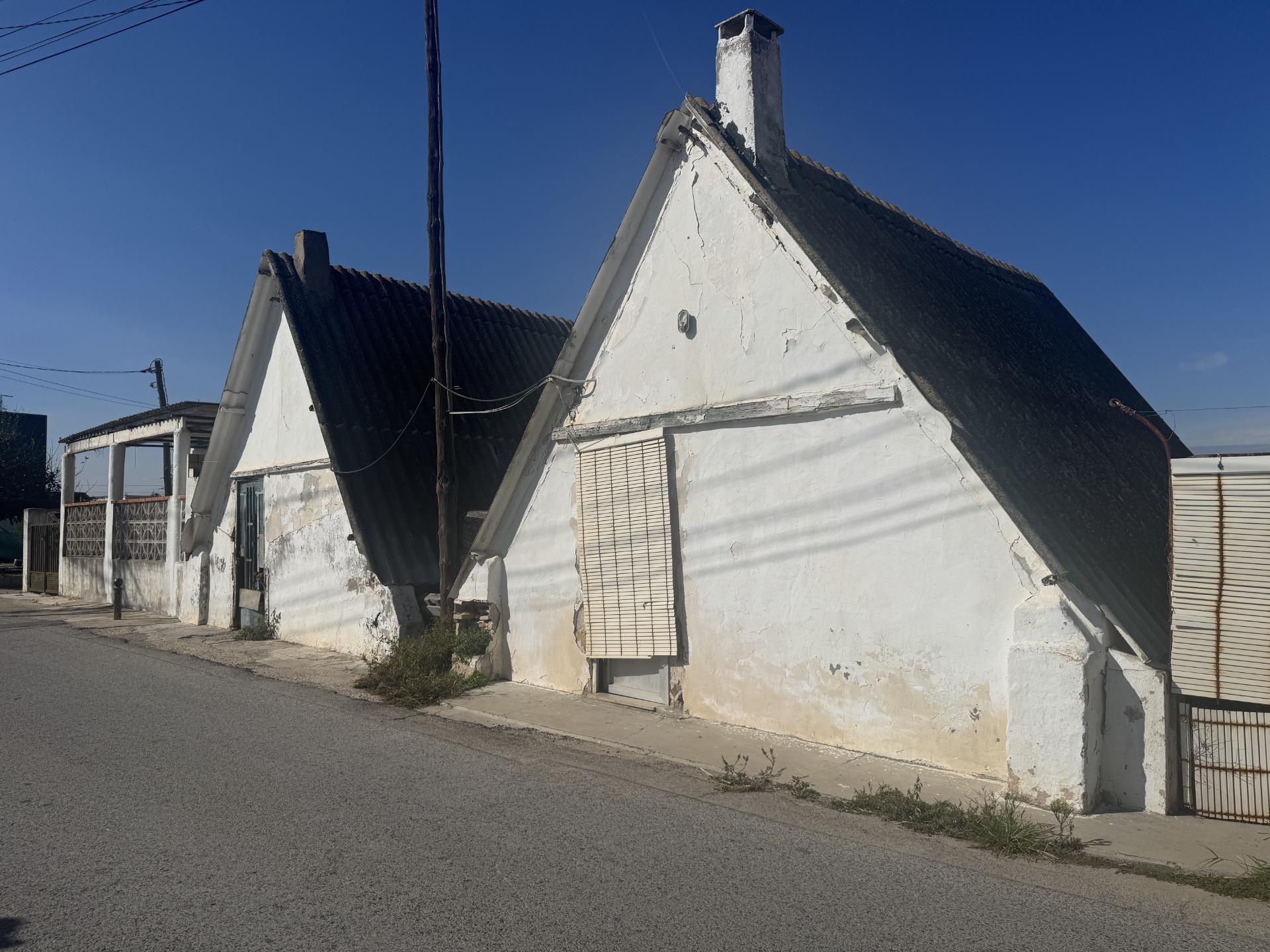 OPORTUNIDAD ÚNICA: VENTA DE DOS BARRACAS HISTÓRICAS EN LES PALMERETES, SUECA.