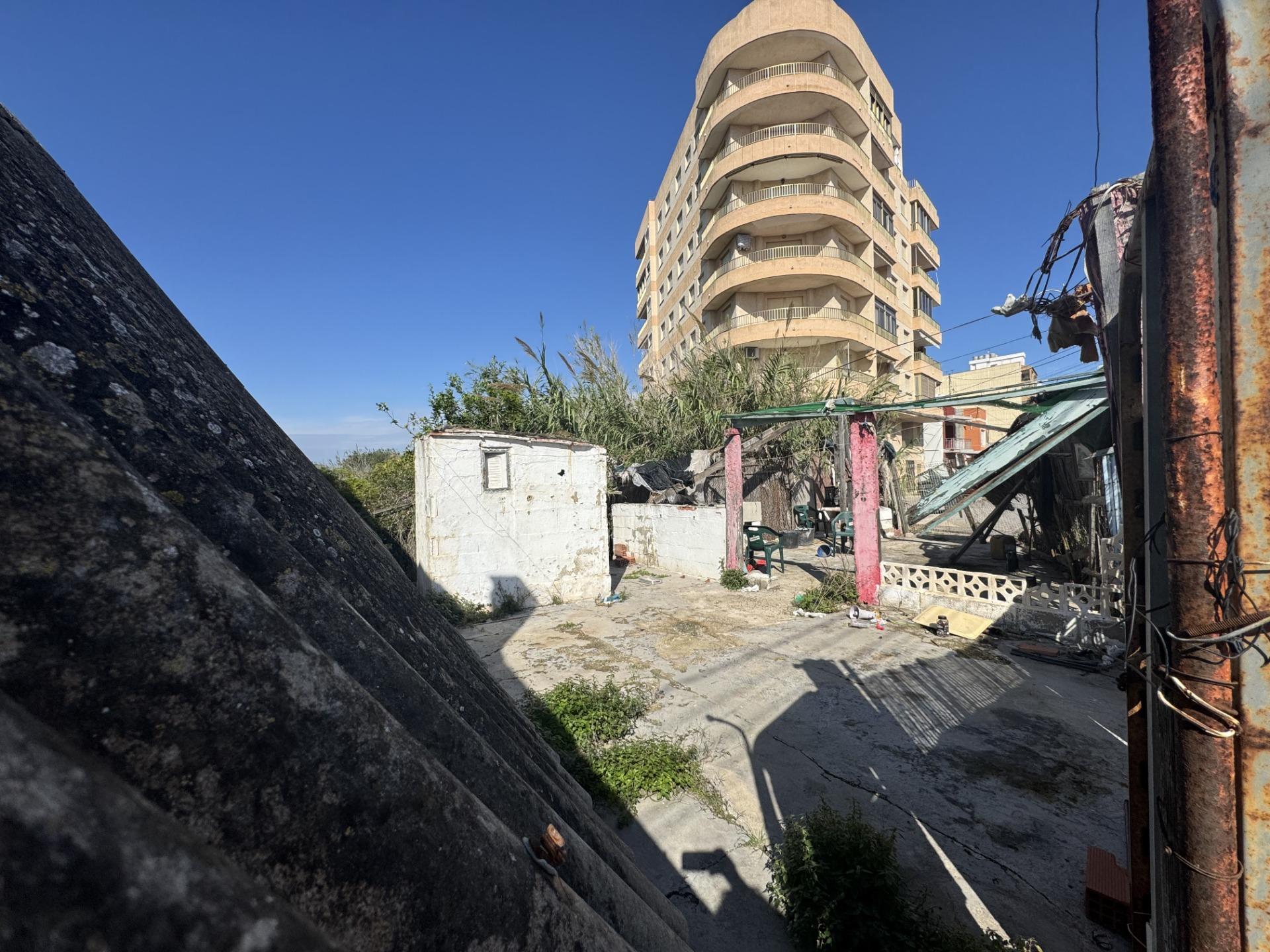 OPORTUNIDAD ÚNICA: VENTA DE DOS BARRACAS HISTÓRICAS EN LES PALMERETES, SUECA.