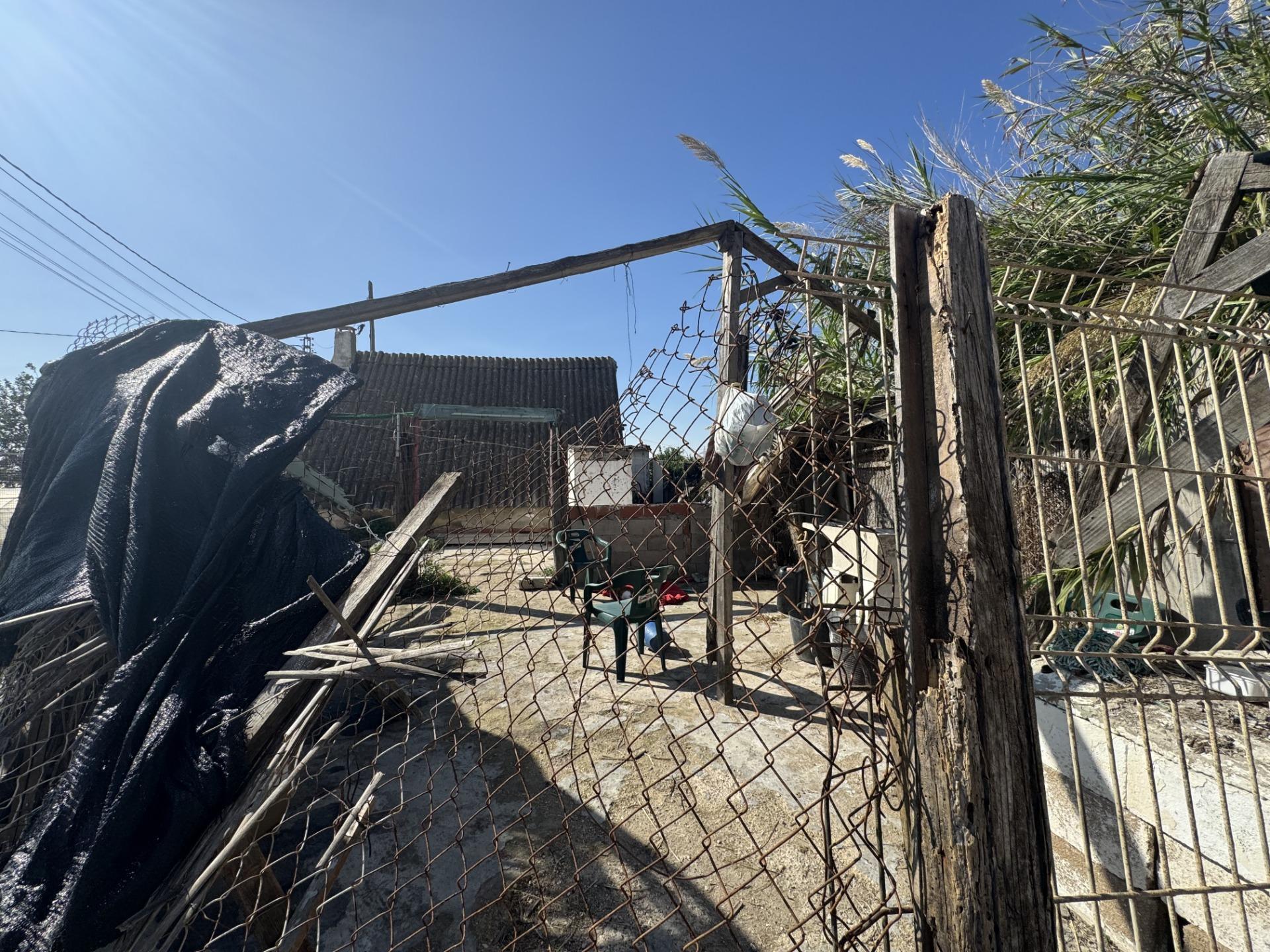 OPORTUNIDAD ÚNICA: VENTA DE DOS BARRACAS HISTÓRICAS EN LES PALMERETES, SUECA.