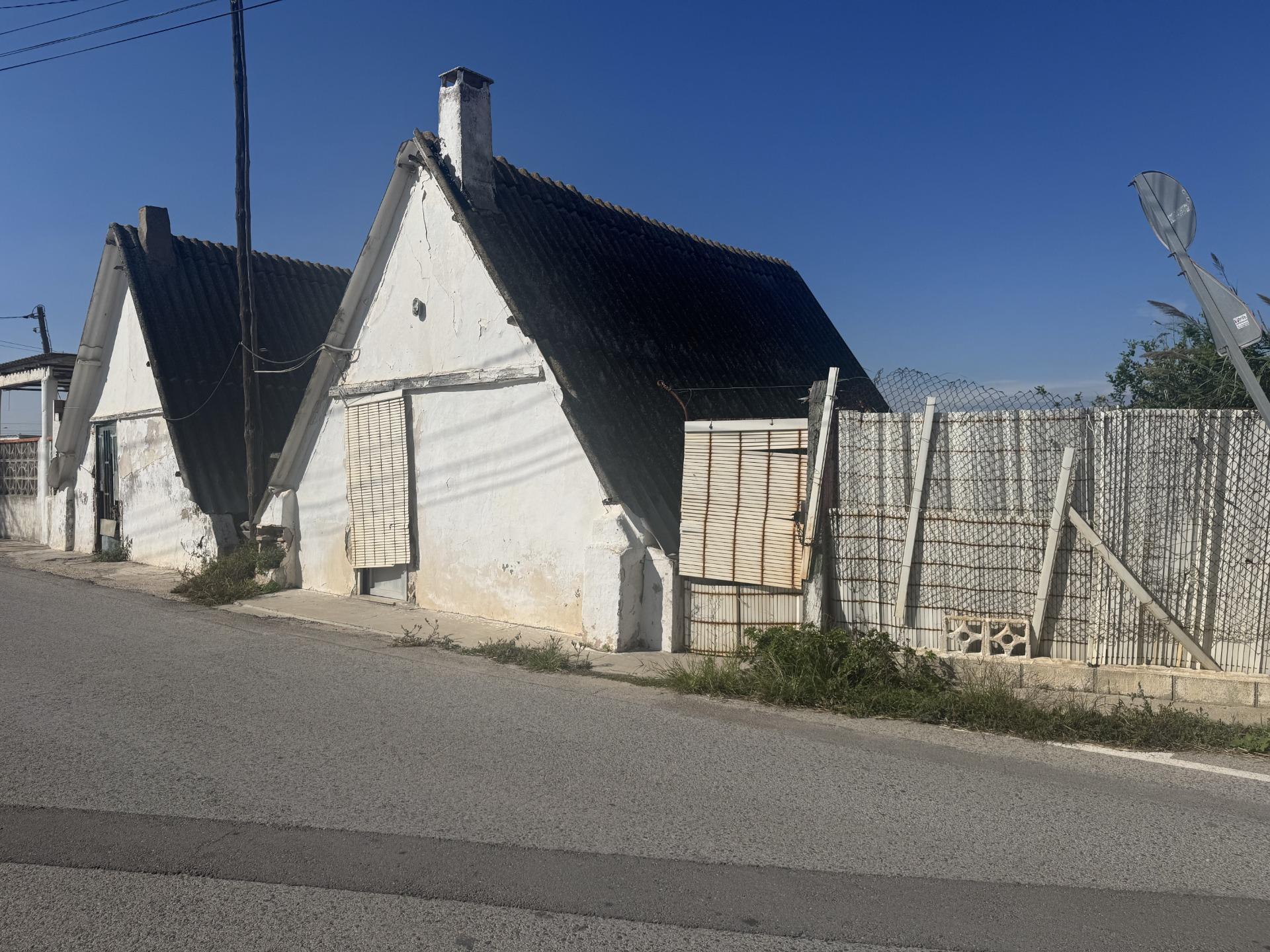 OPORTUNIDAD ÚNICA: VENTA DE DOS BARRACAS HISTÓRICAS EN LES PALMERETES, SUECA.