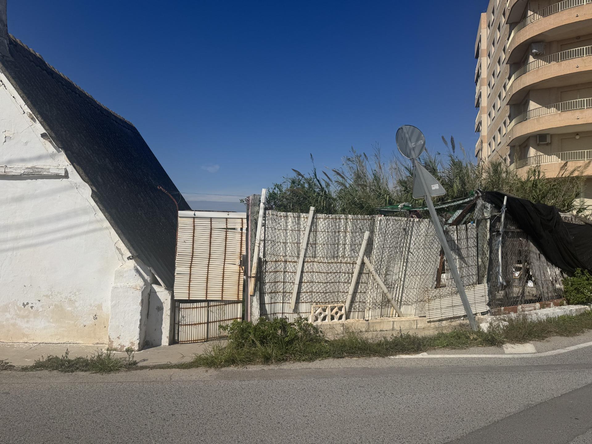OPORTUNIDAD ÚNICA: VENTA DE DOS BARRACAS HISTÓRICAS EN LES PALMERETES, SUECA.