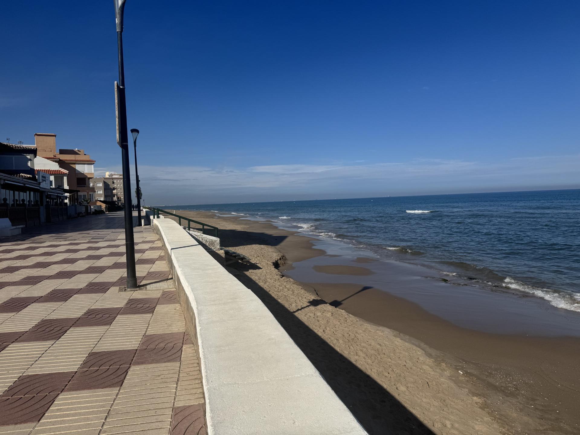 OPORTUNIDAD ÚNICA: VENTA DE DOS BARRACAS HISTÓRICAS EN LES PALMERETES, SUECA.