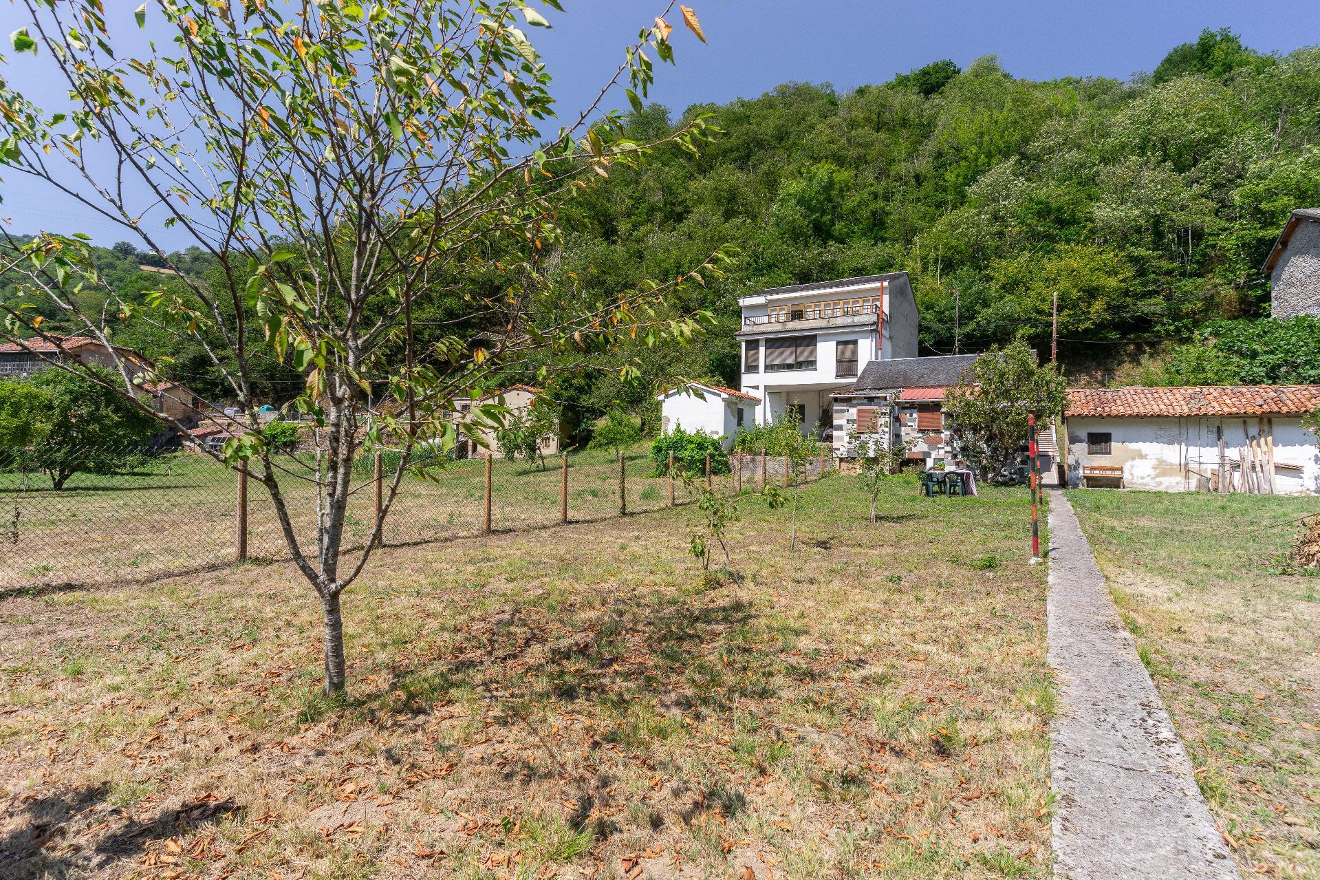 Casa con parcela a la orilla del río ¡lista para entrar a vivir!