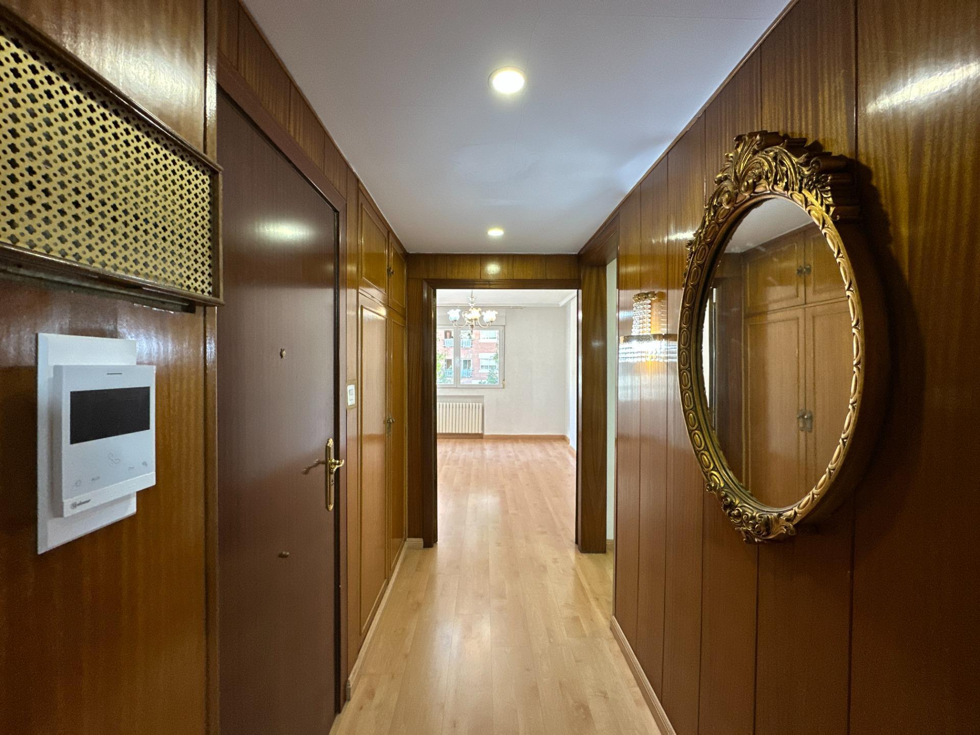 Piso en venta  calle UNIVERSITAS, Zaragoza  1/1