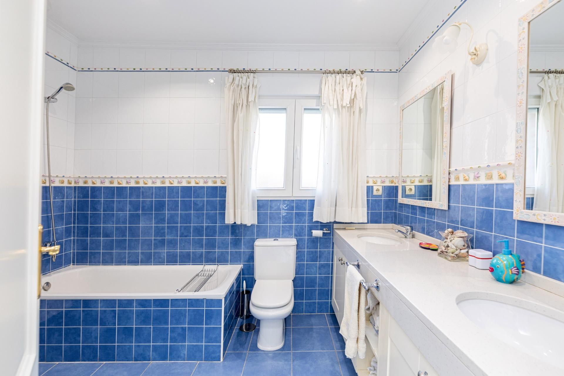 EXCLUSIVA VILLA EN LA BERZOSA