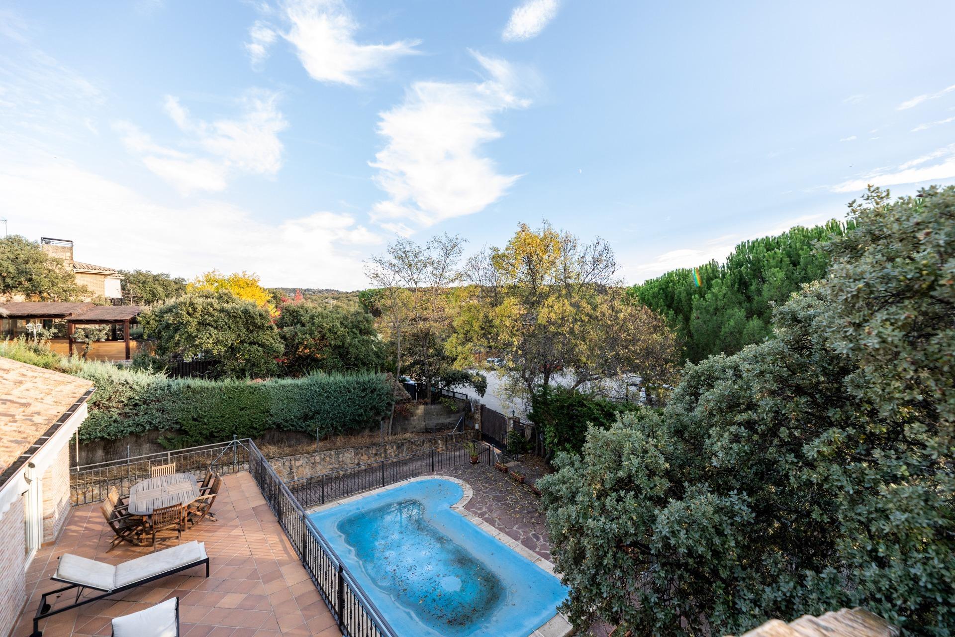 EXCLUSIVA VILLA EN LA BERZOSA