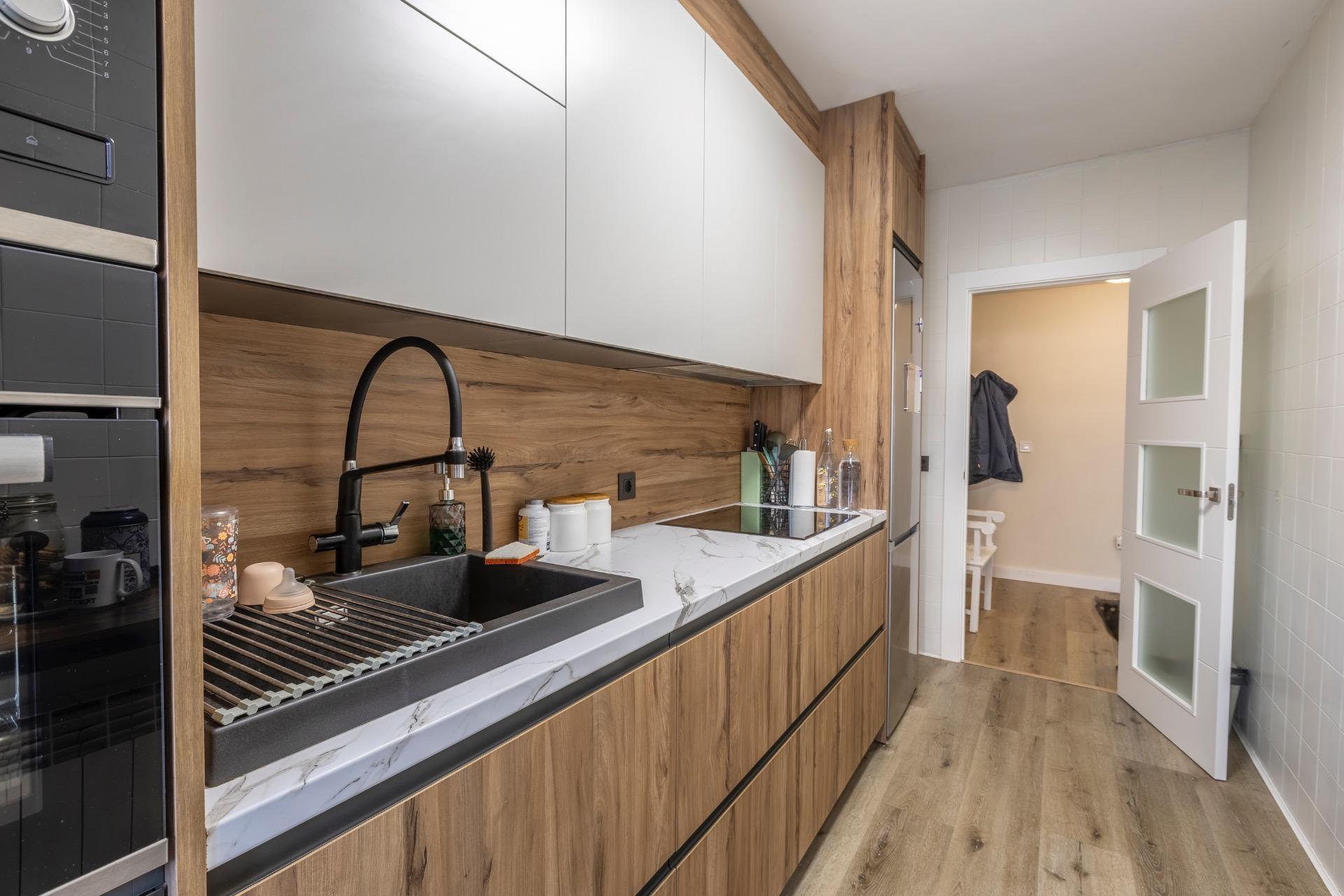 Piso reformado de cuatro habitaciones