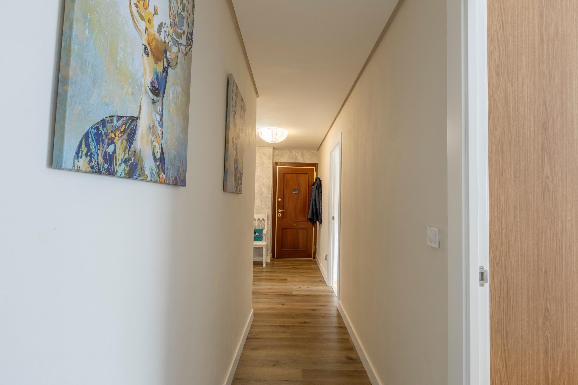 Piso reformado de cuatro habitaciones