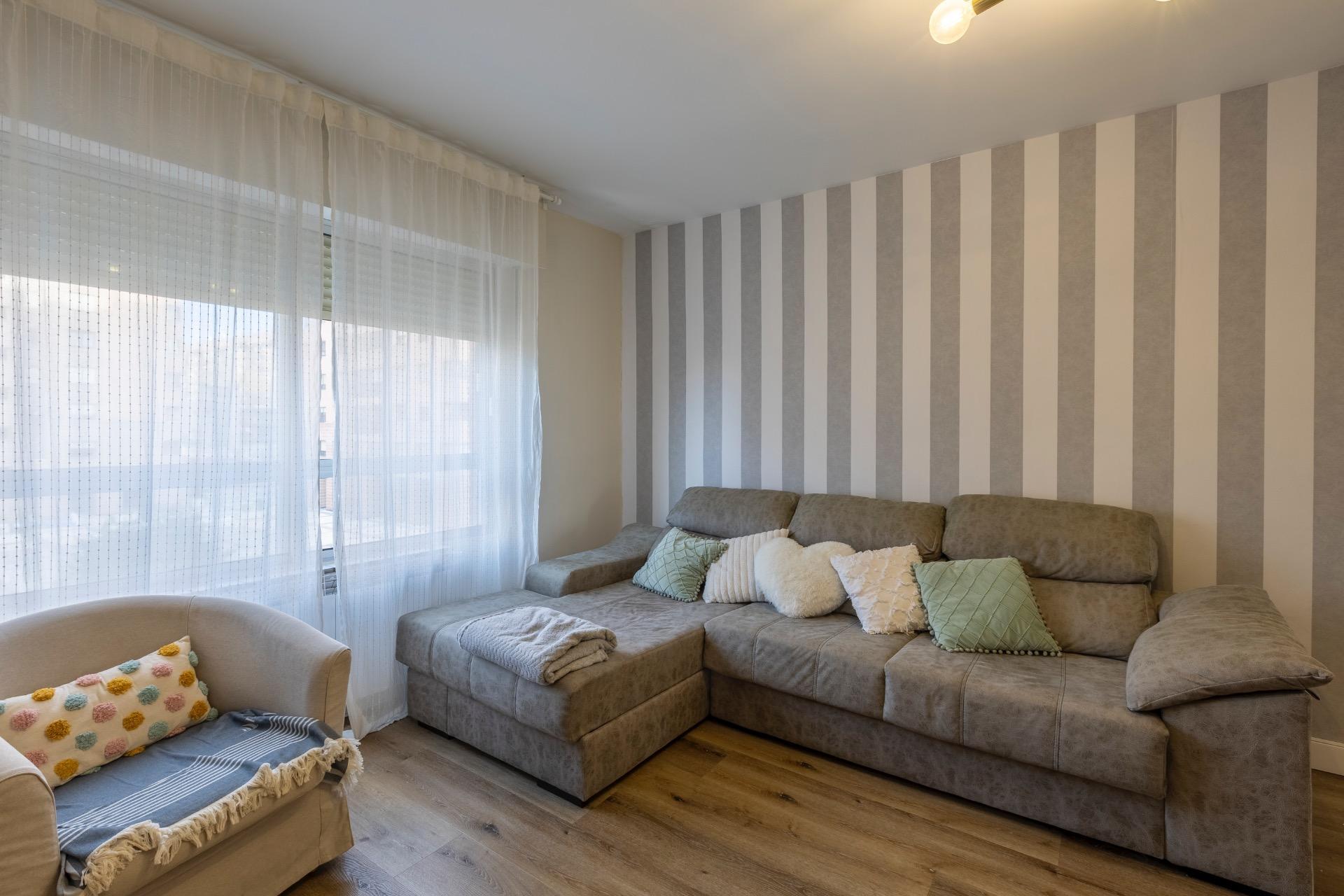 Piso reformado de cuatro habitaciones