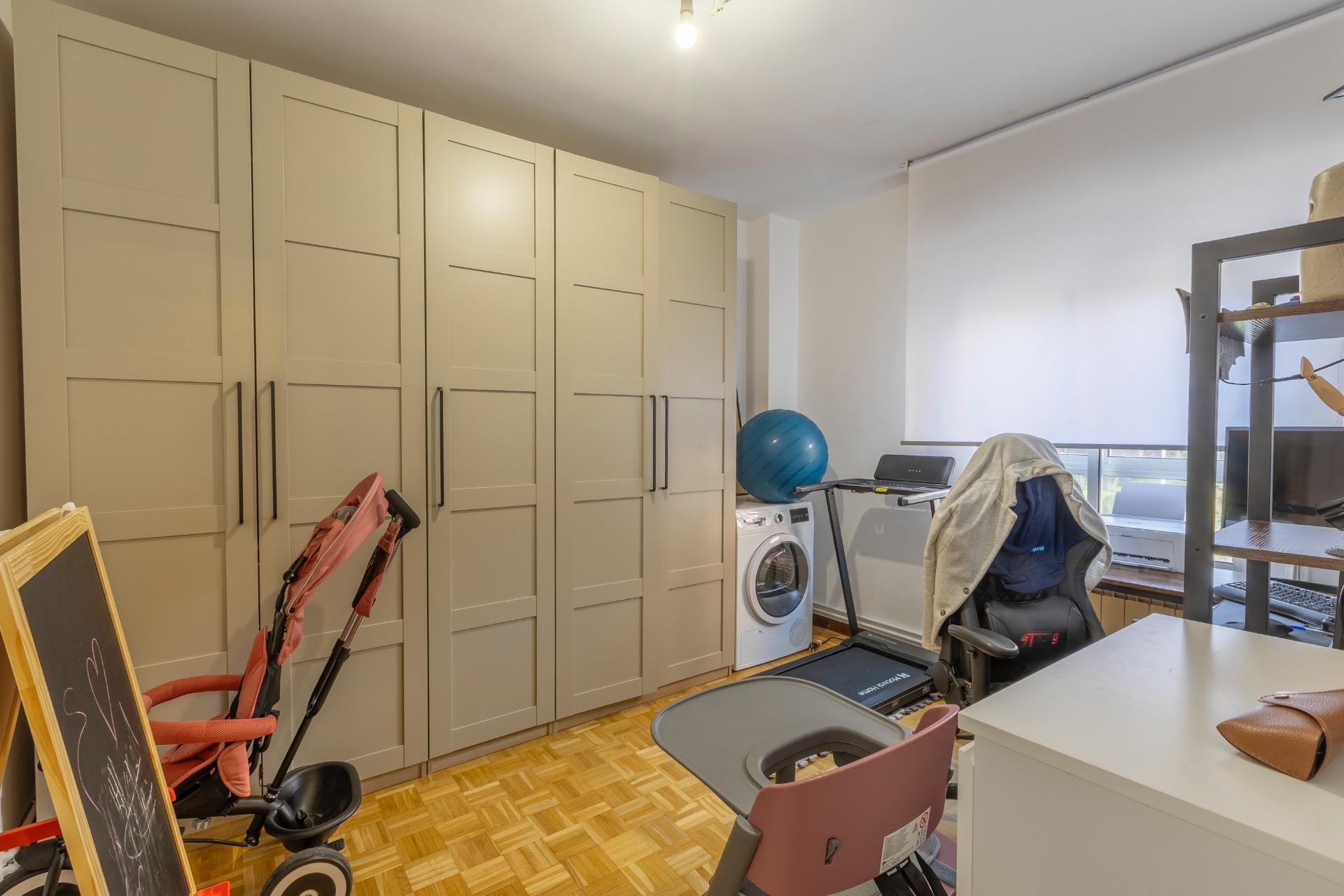 Piso reformado de cuatro habitaciones