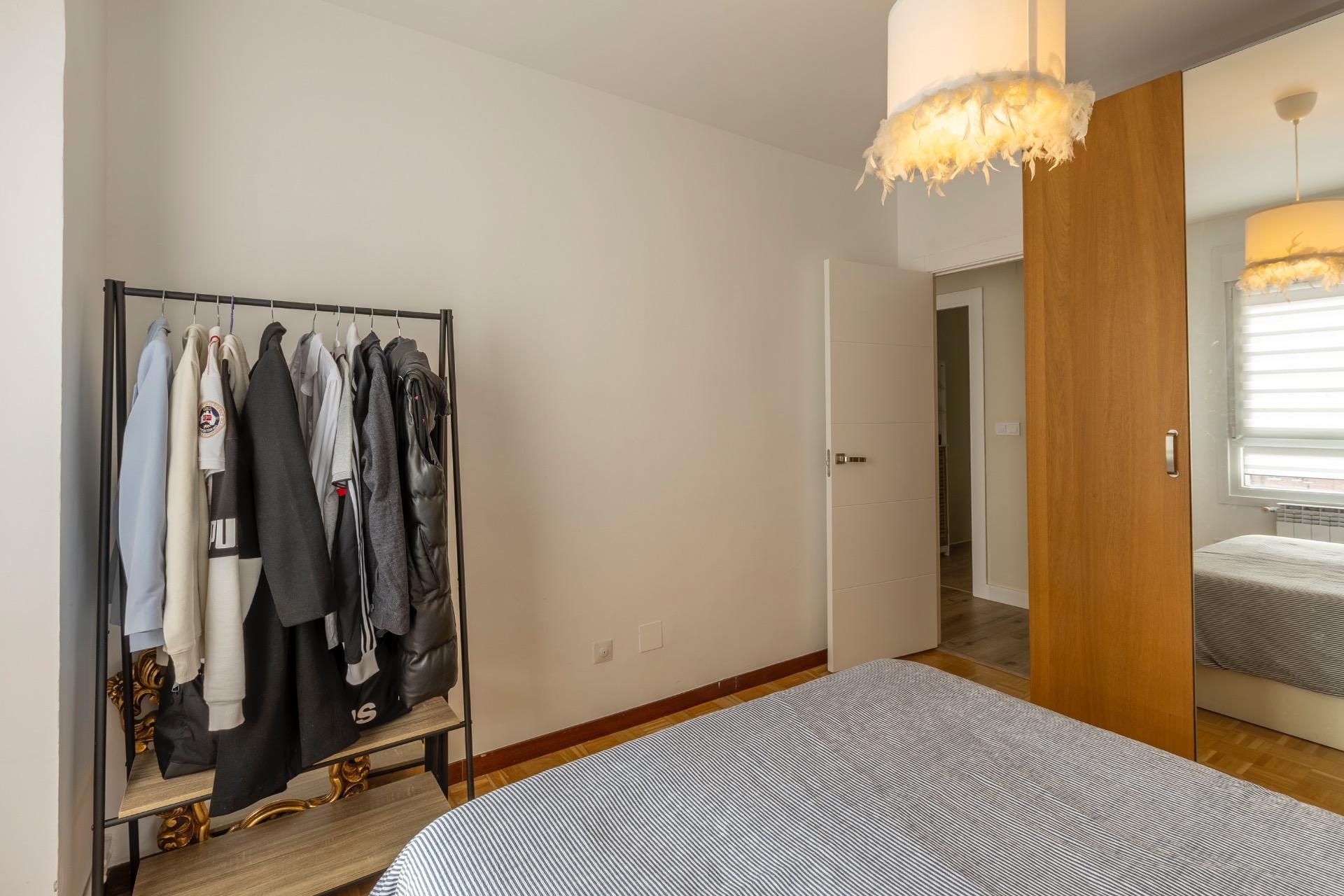 Piso reformado de cuatro habitaciones