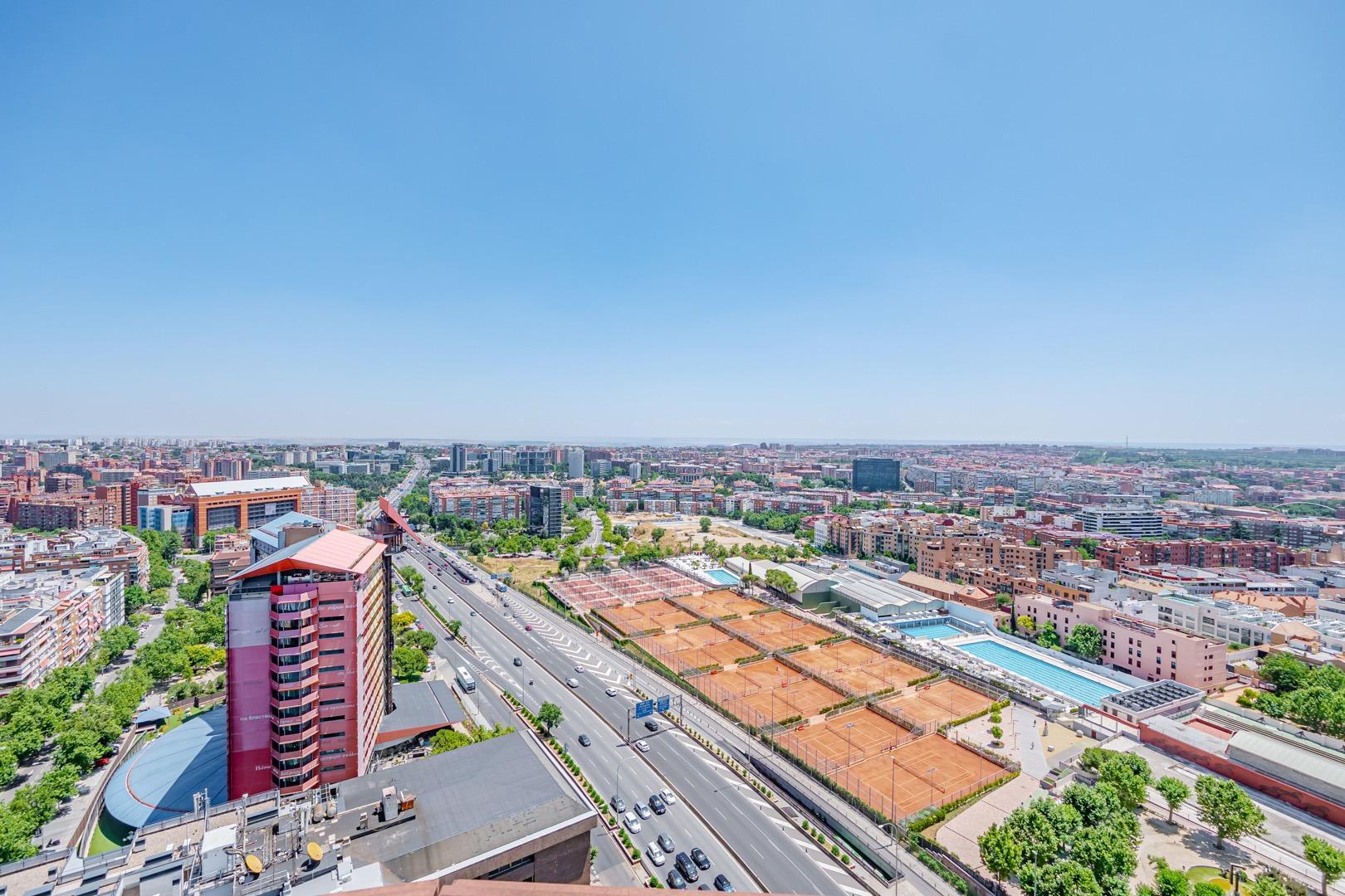 ¡OPORTUNIDAD ÚNICA EN TORRES BLANCAS, MADRID!