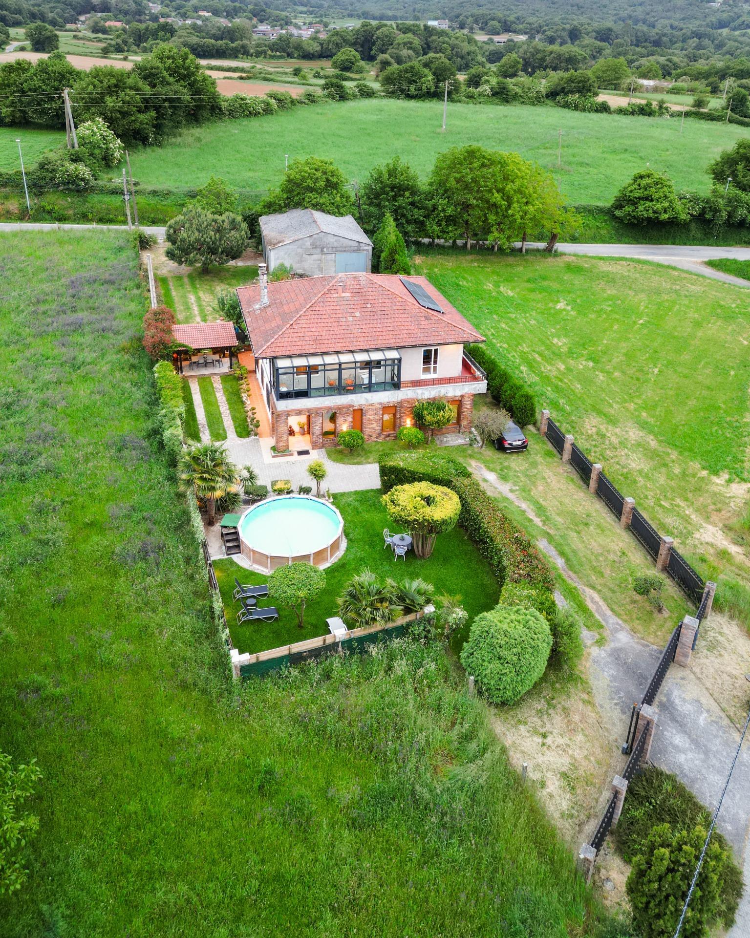 Chalet de Élite con Piscina Privada en la Zona Más Exclusiva de Lalín