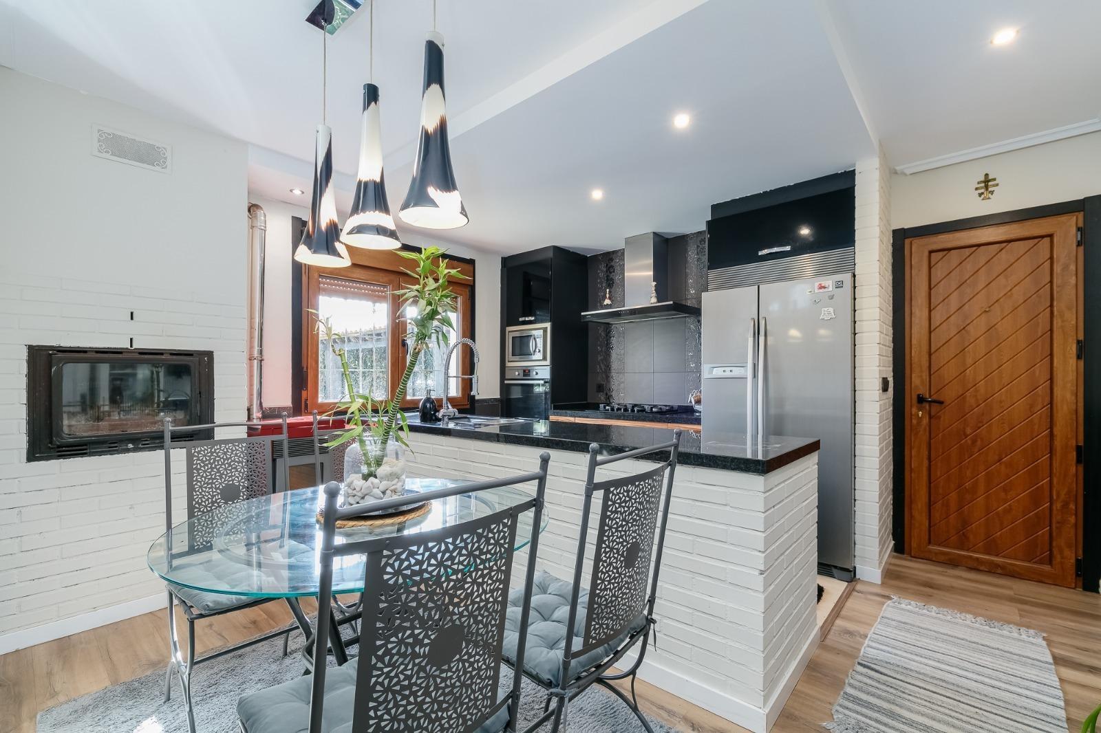 Chalet de Élite con Piscina Privada en la Zona Más Exclusiva de Lalín