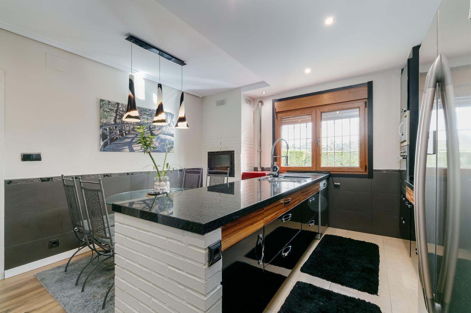 Chalet de Élite con Piscina Privada en la Zona Más Exclusiva de Lalín