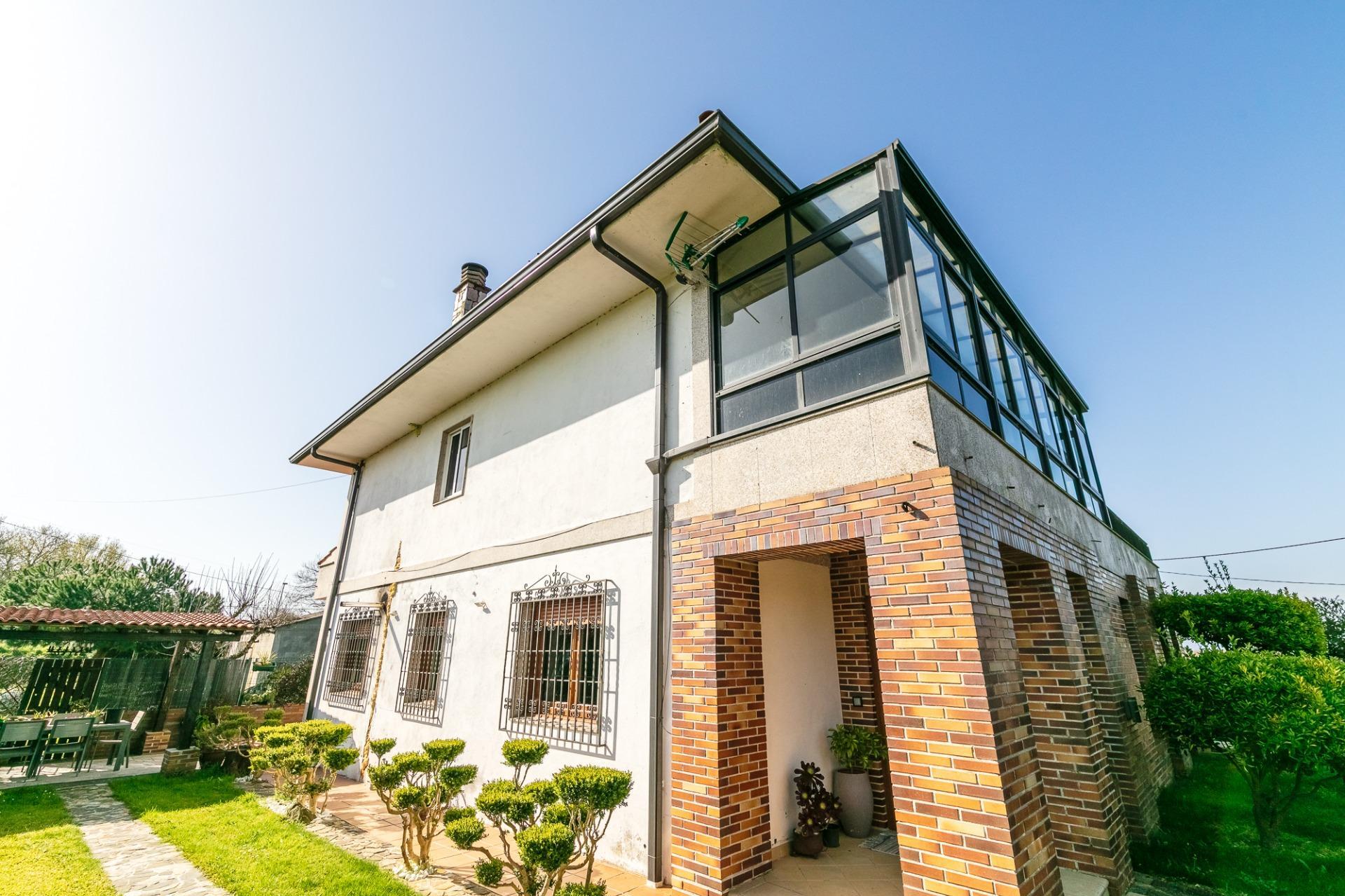 Chalet de Élite con Piscina Privada en la Zona Más Exclusiva de Lalín