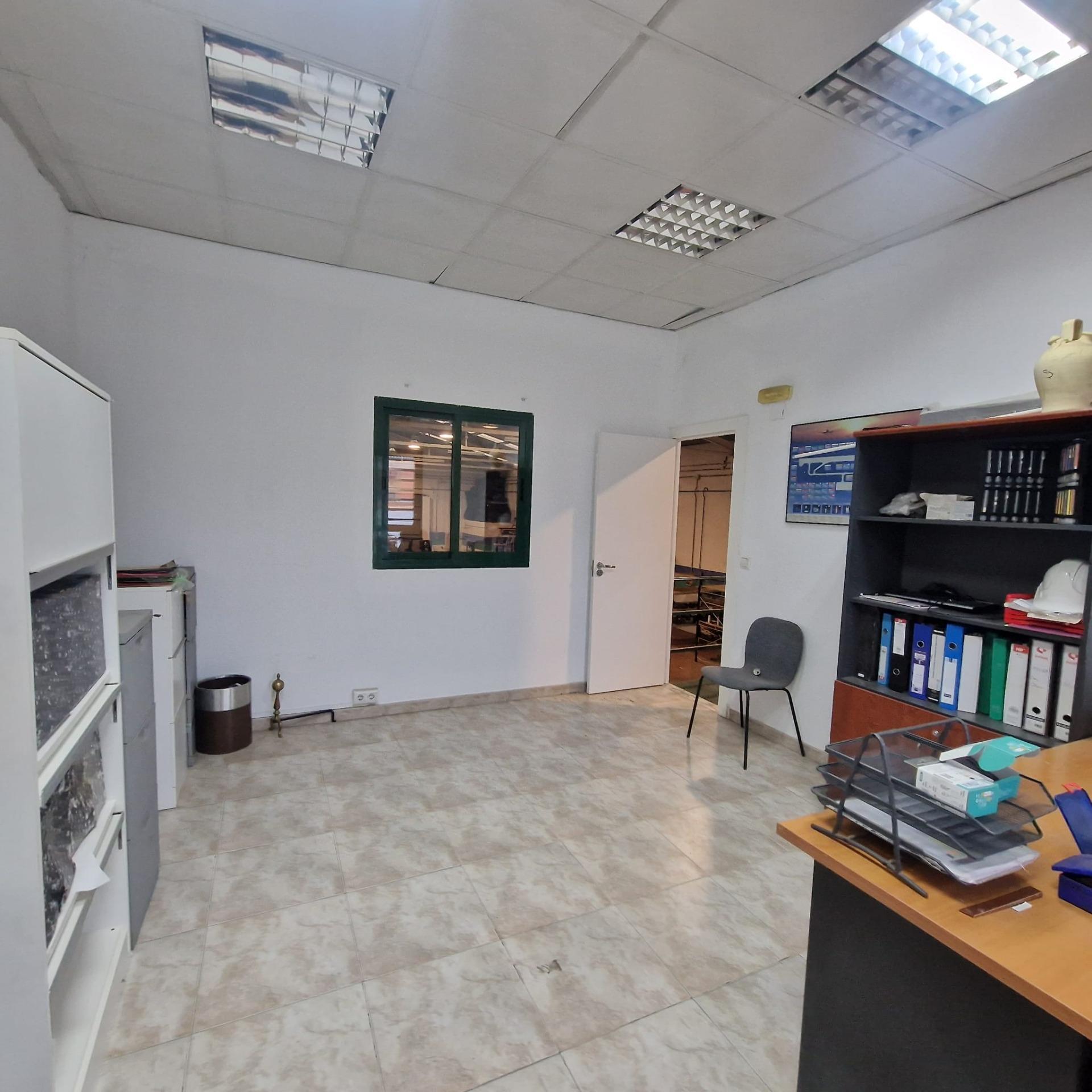 Industrial en venta  Cobeña  6/13