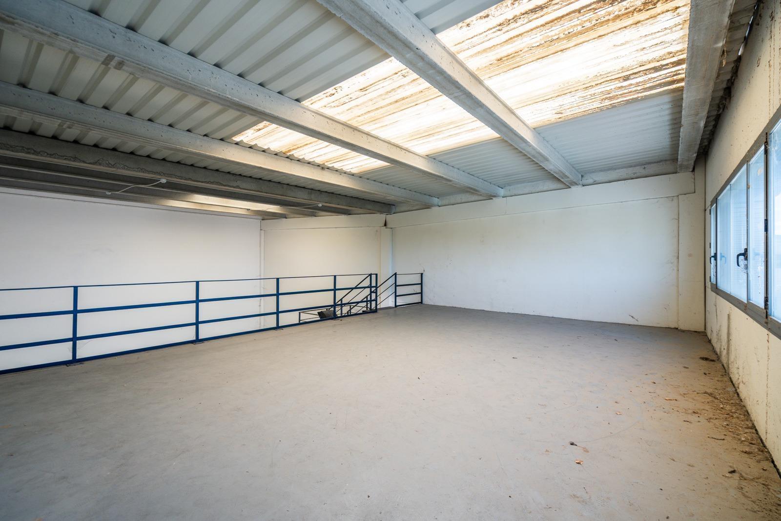 Naves-Venta-Meco-1718176-Foto-18