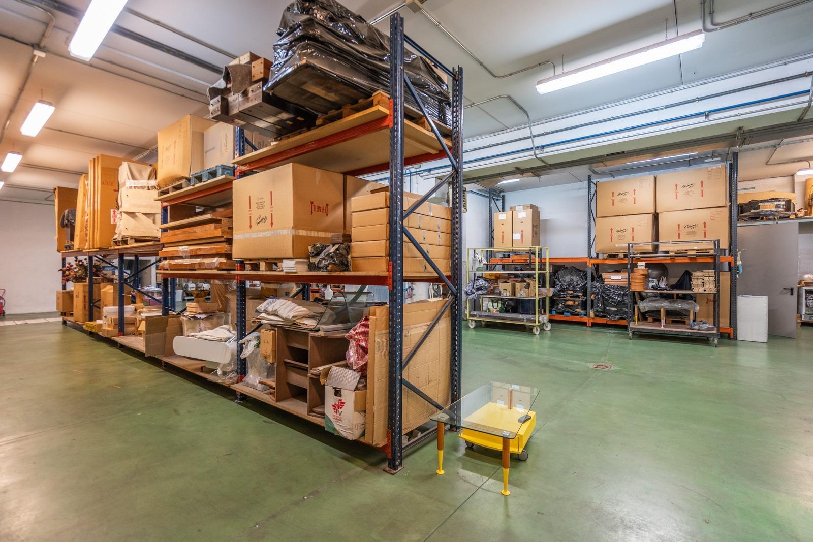 Industrial en alquiler  calle FRAGUA, Las Nieves  23/71