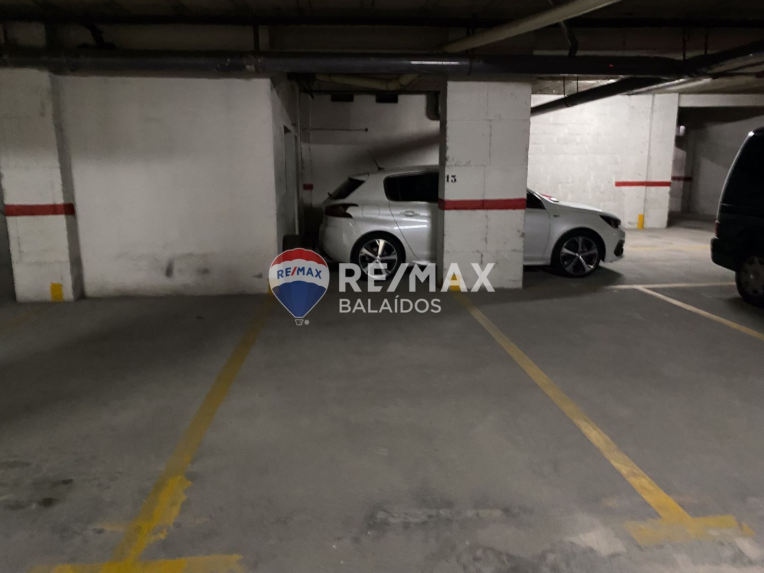 Parking en venta  calle de Castelao, Vigo  6/21