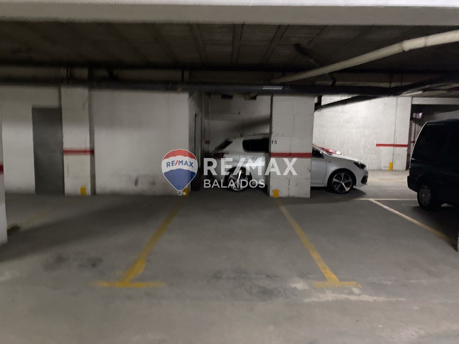 Parking en venta  calle de Castelao, Vigo  6/21