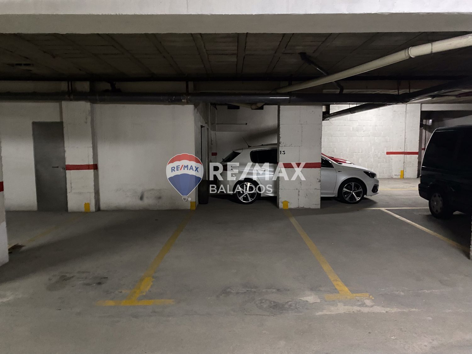 Parking en venta  calle de Castelao, Vigo  13/21