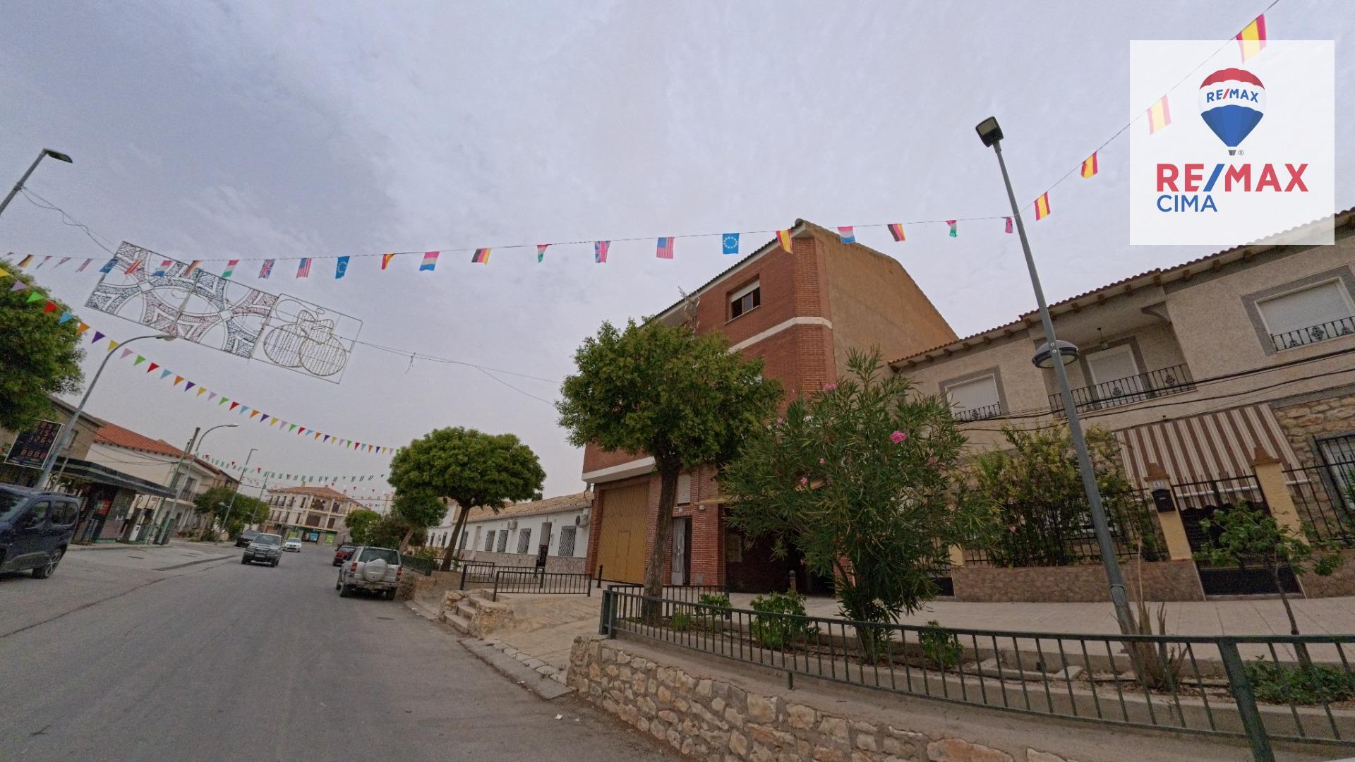 Edificios-Venta-Cortes de Baza-2015668-Foto-3