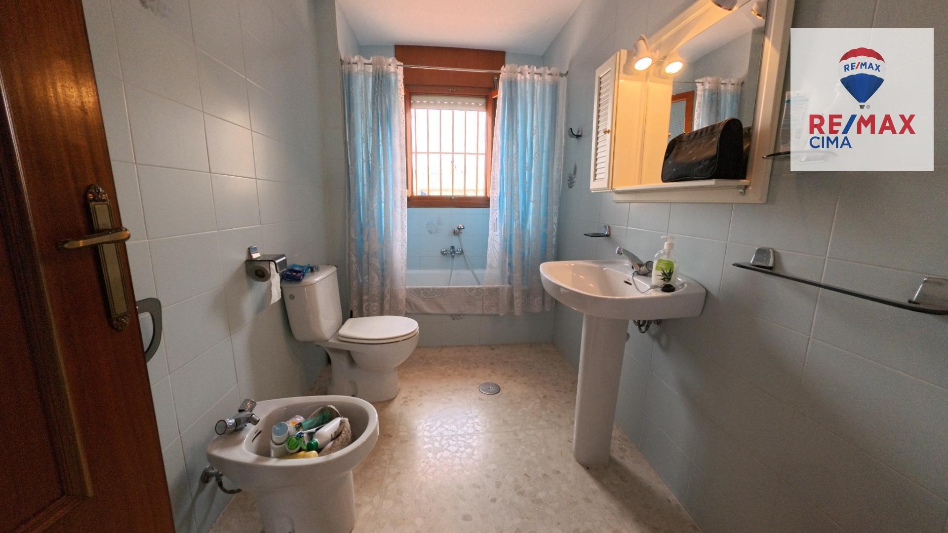 Edificios-Venta-Cortes de Baza-2015668-Foto-36