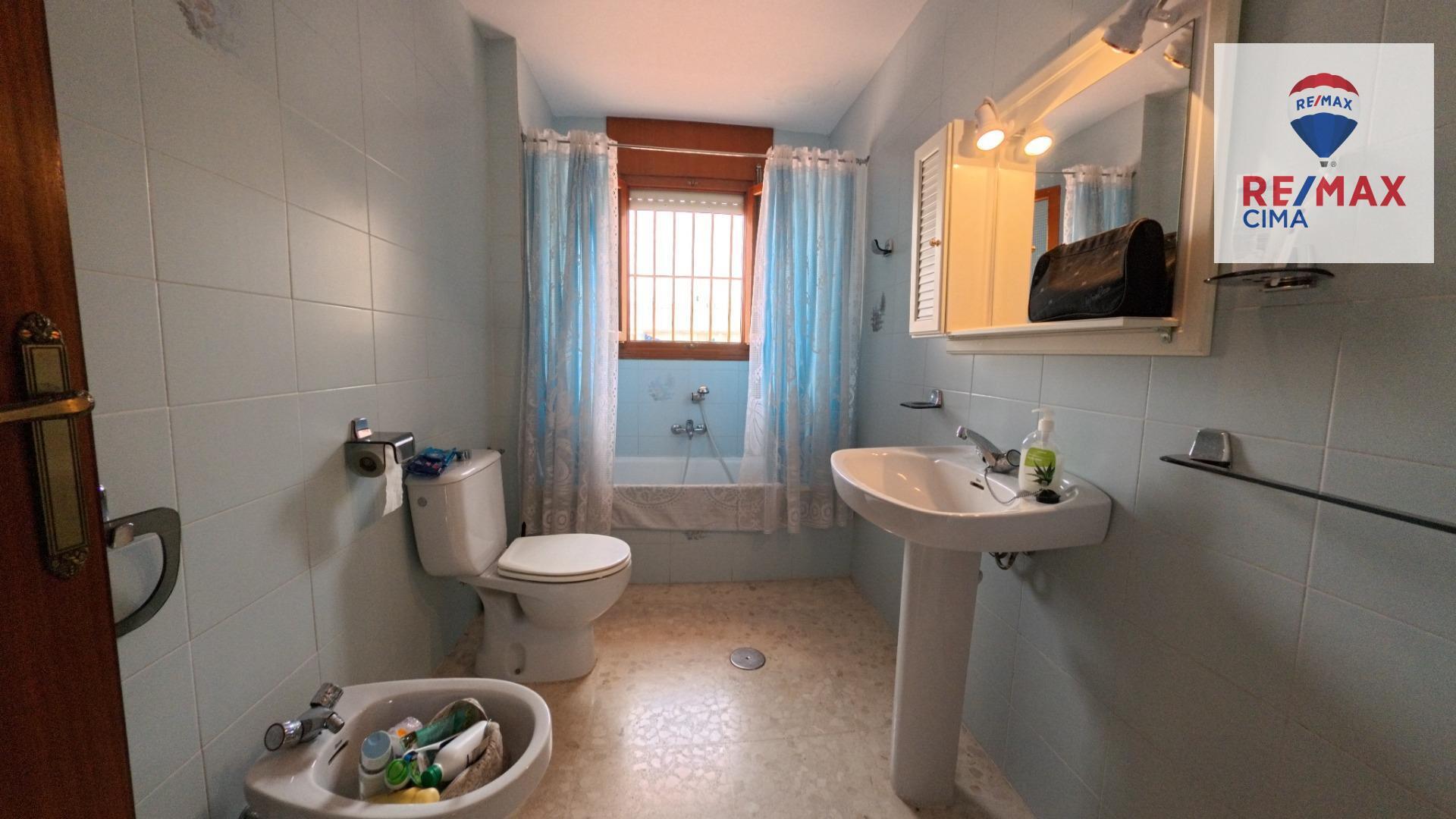 Edificios-Venta-Cortes de Baza-2015668-Foto-35