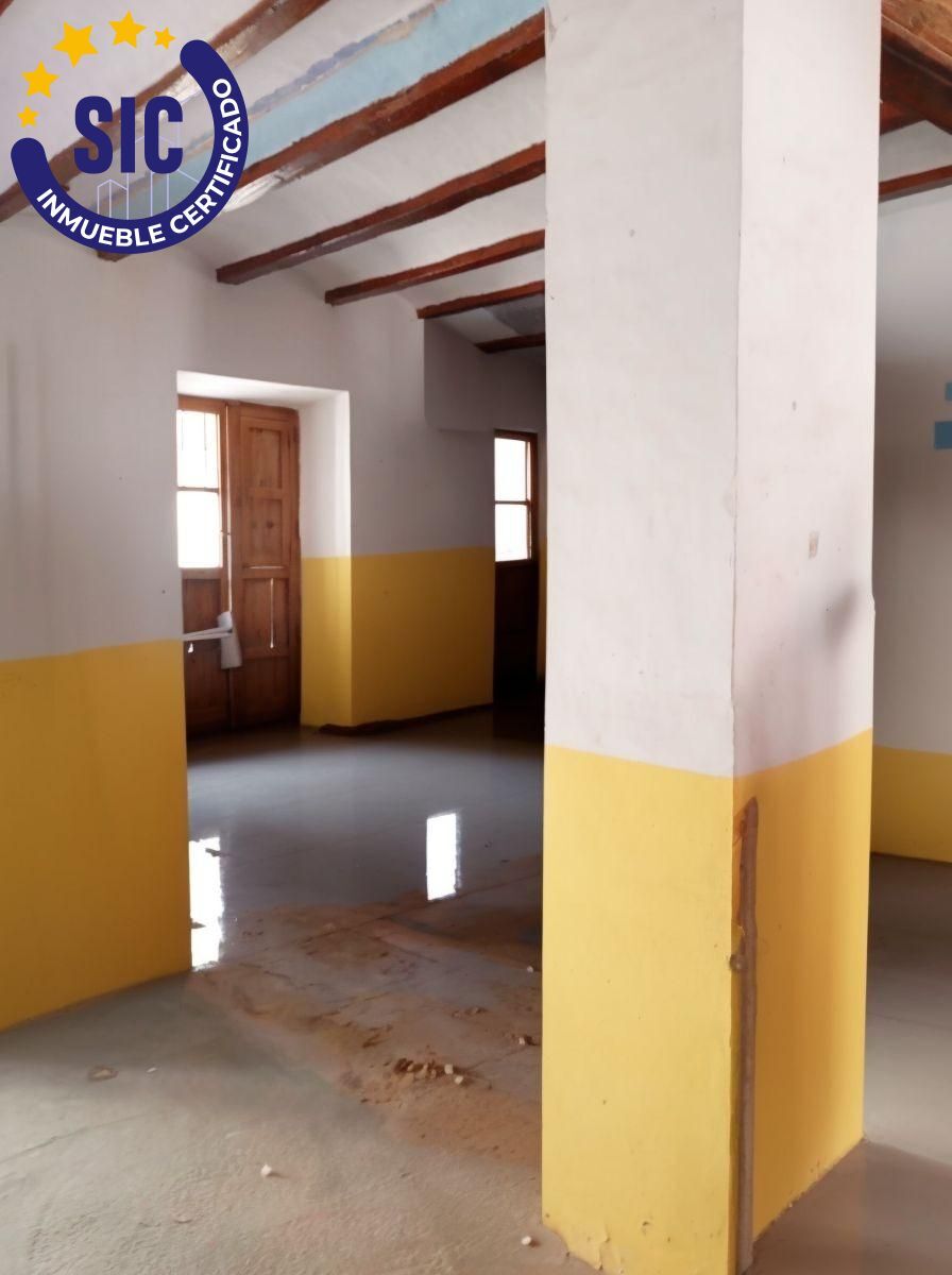 Encantadora casa de pueblo en Simat de la Valldigna con gran potencial de reforma