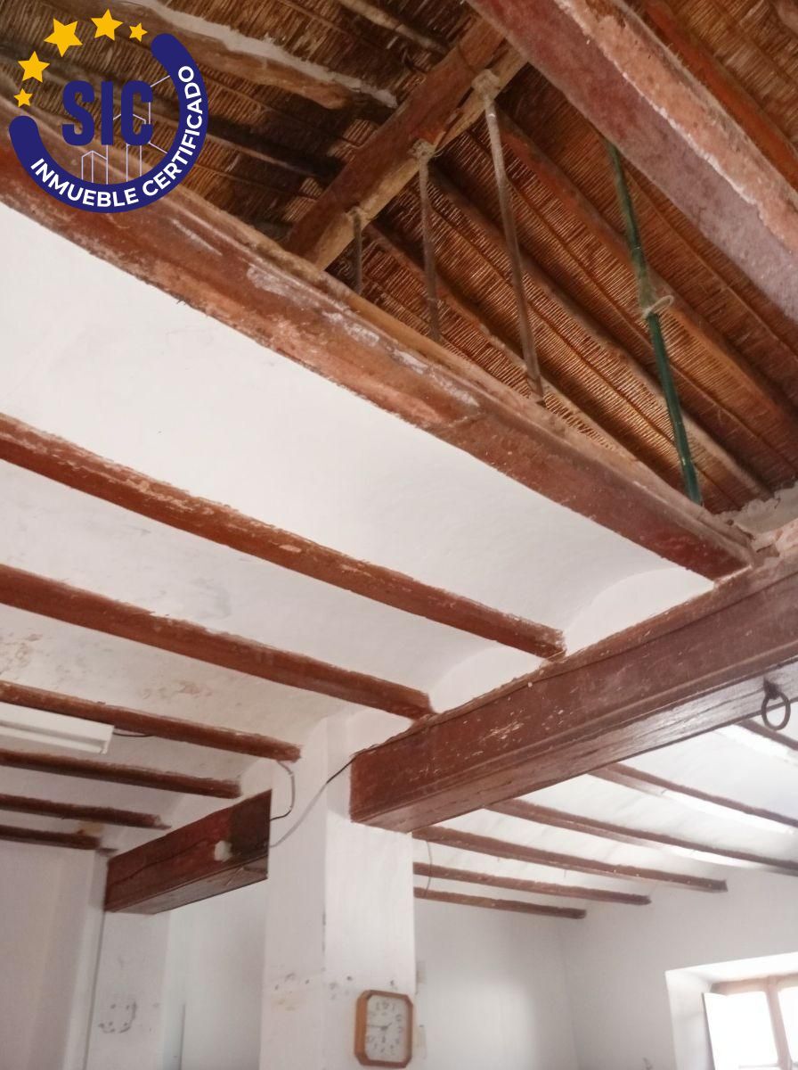 Encantadora casa de pueblo en Simat de la Valldigna con gran potencial de reforma