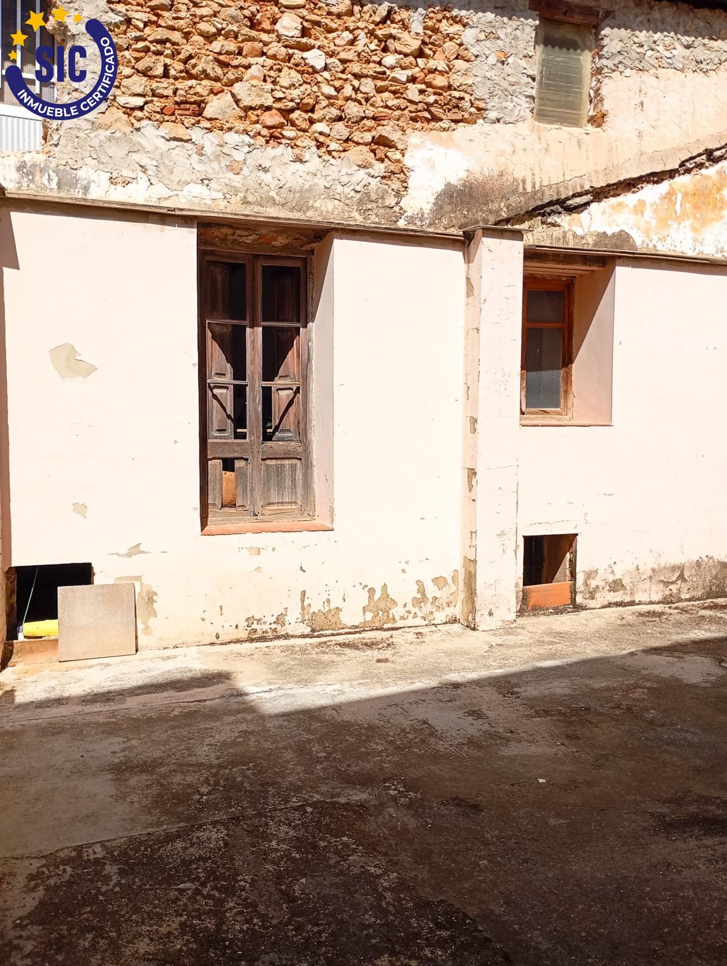 Encantadora casa de pueblo en Simat de la Valldigna con gran potencial de reforma