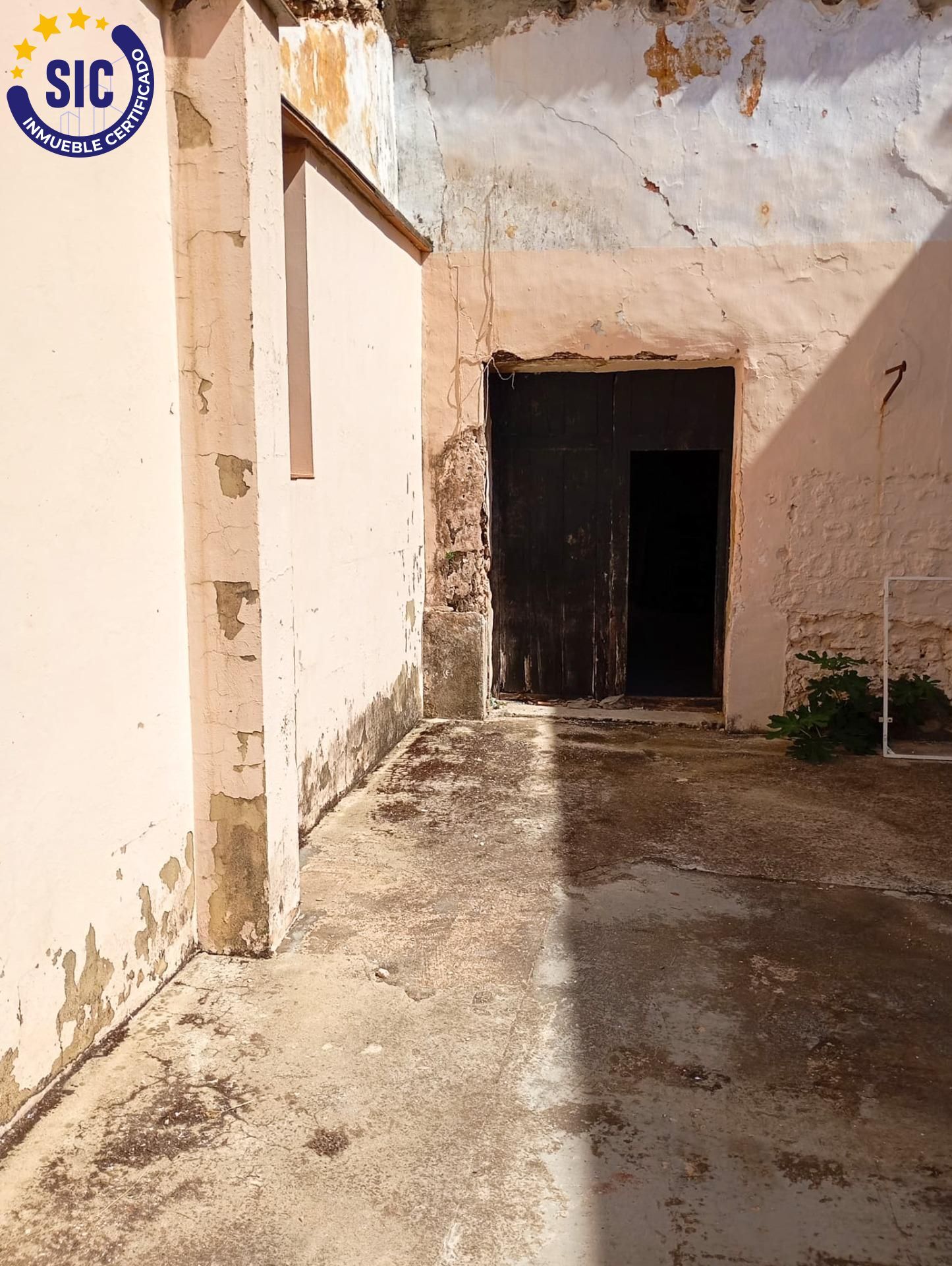 Encantadora casa de pueblo en Simat de la Valldigna con gran potencial de reforma